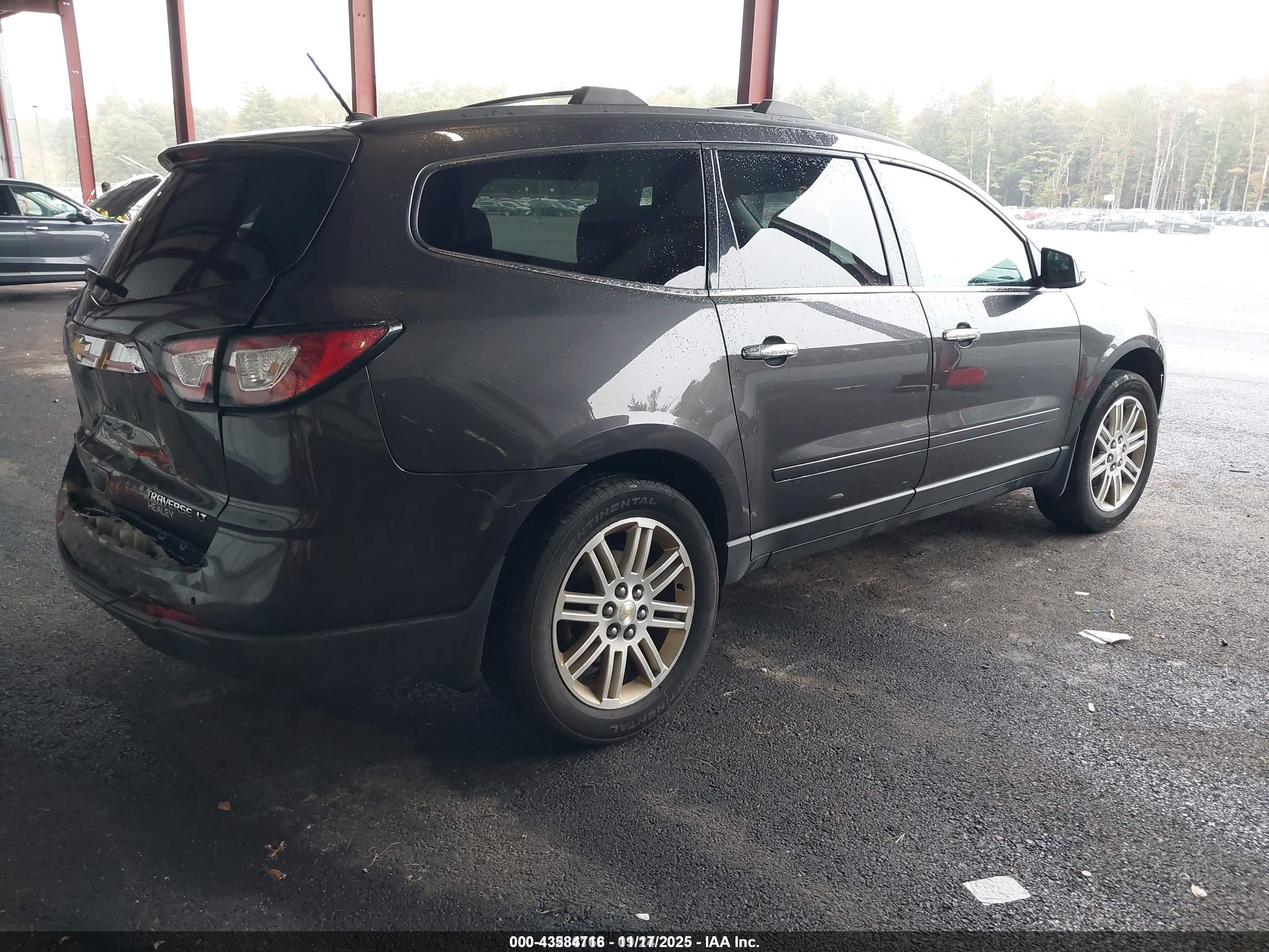 CHEVROLET TRAVERSE image 4