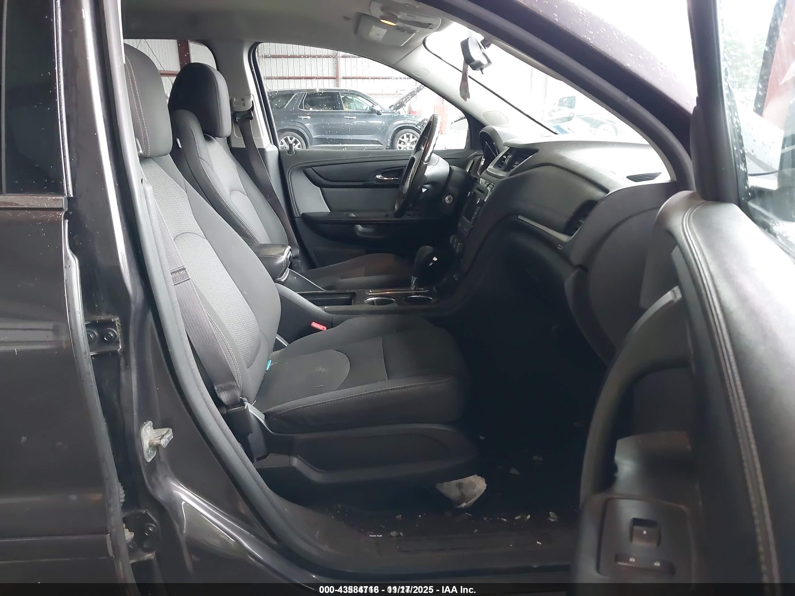CHEVROLET TRAVERSE image 5