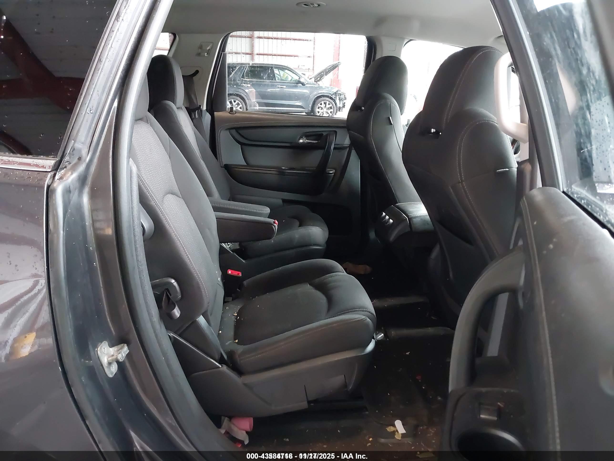 CHEVROLET TRAVERSE image 8