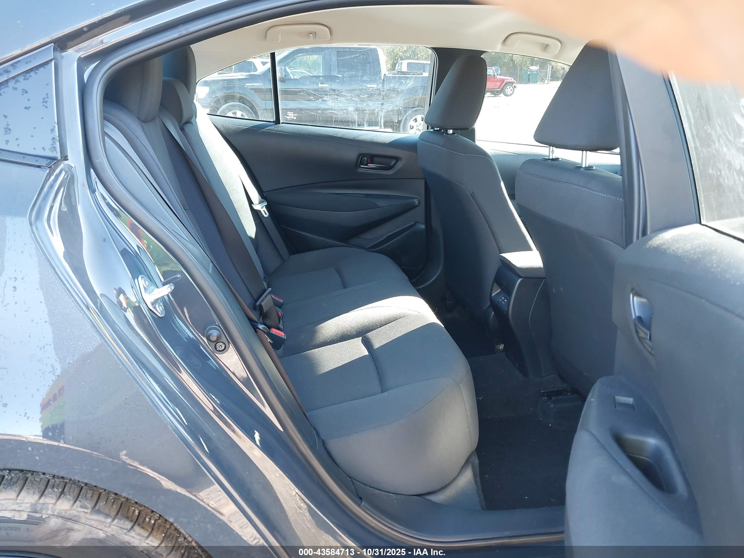 TOYOTA COROLLA image 8
