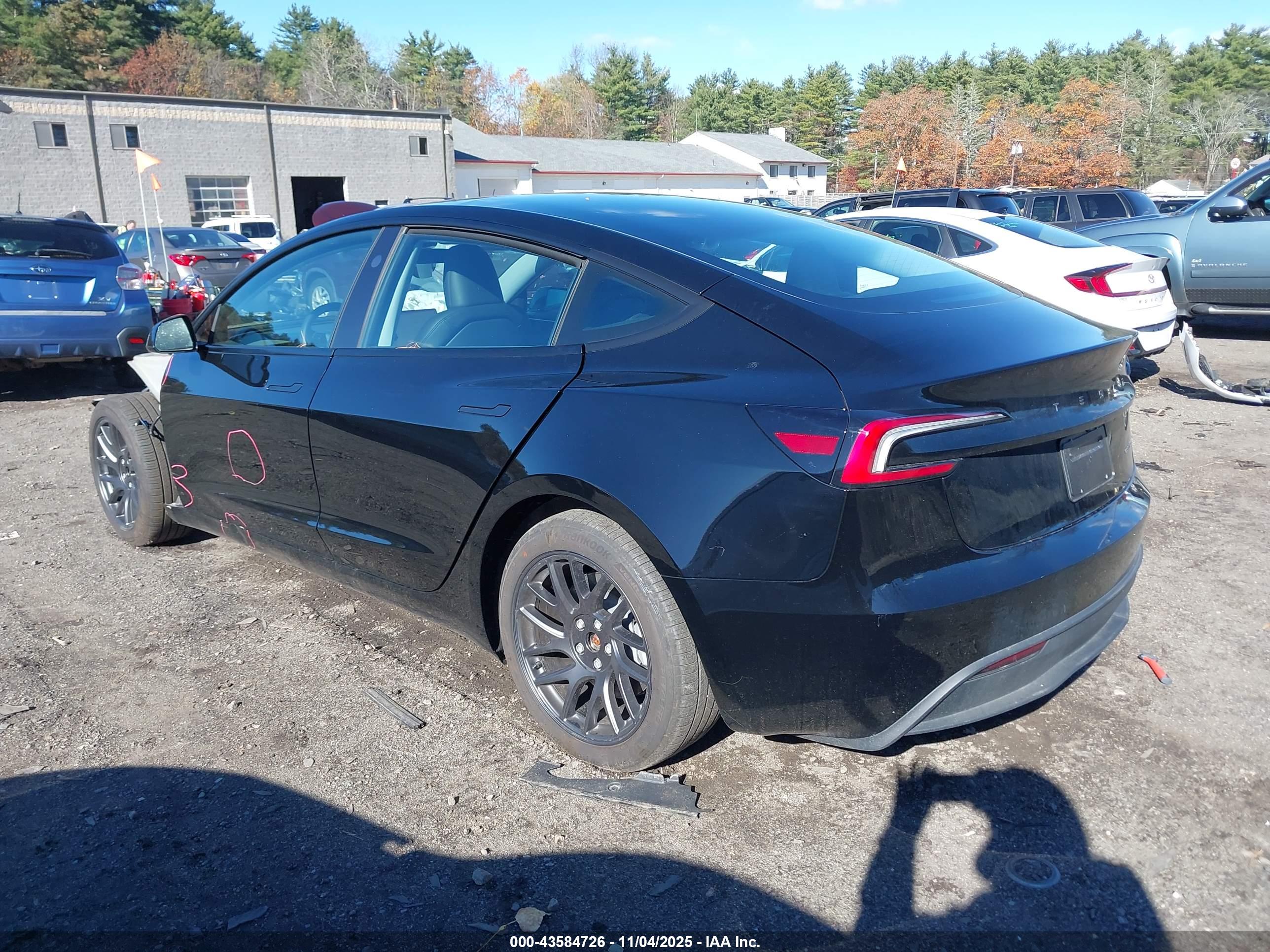 TESLA MODEL image 3
