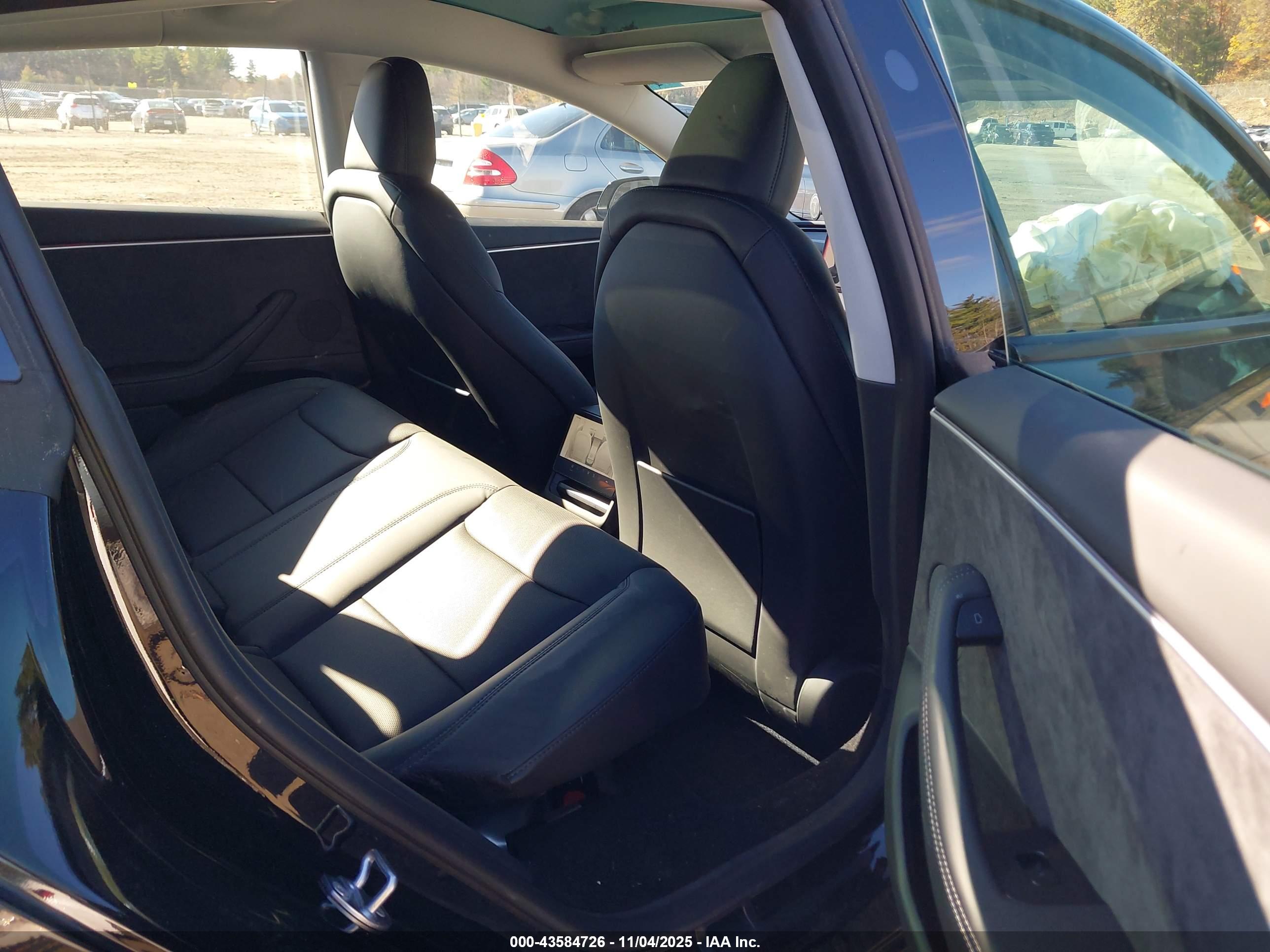 TESLA MODEL image 8