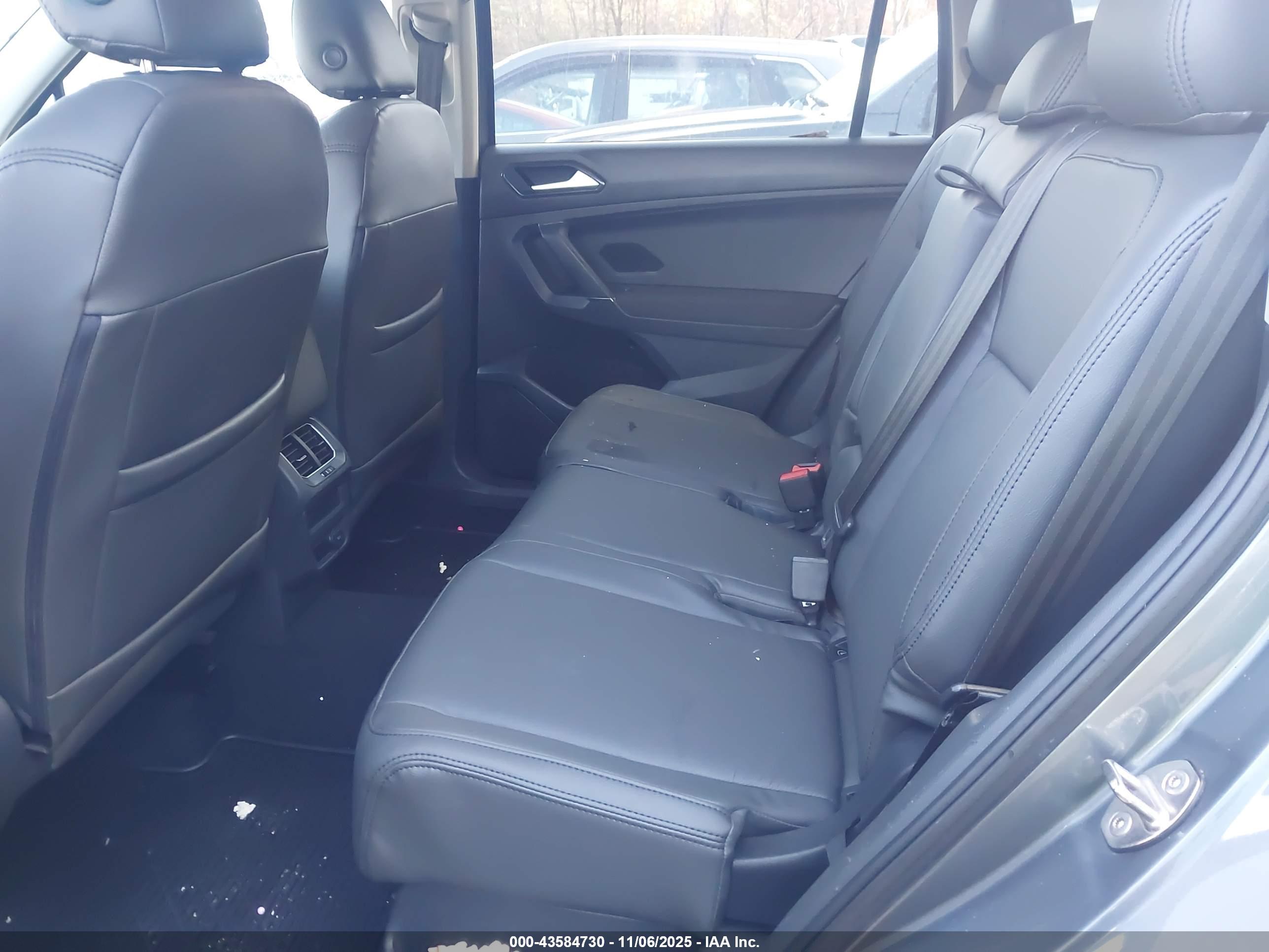VOLKSWAGEN TIGUAN image 8