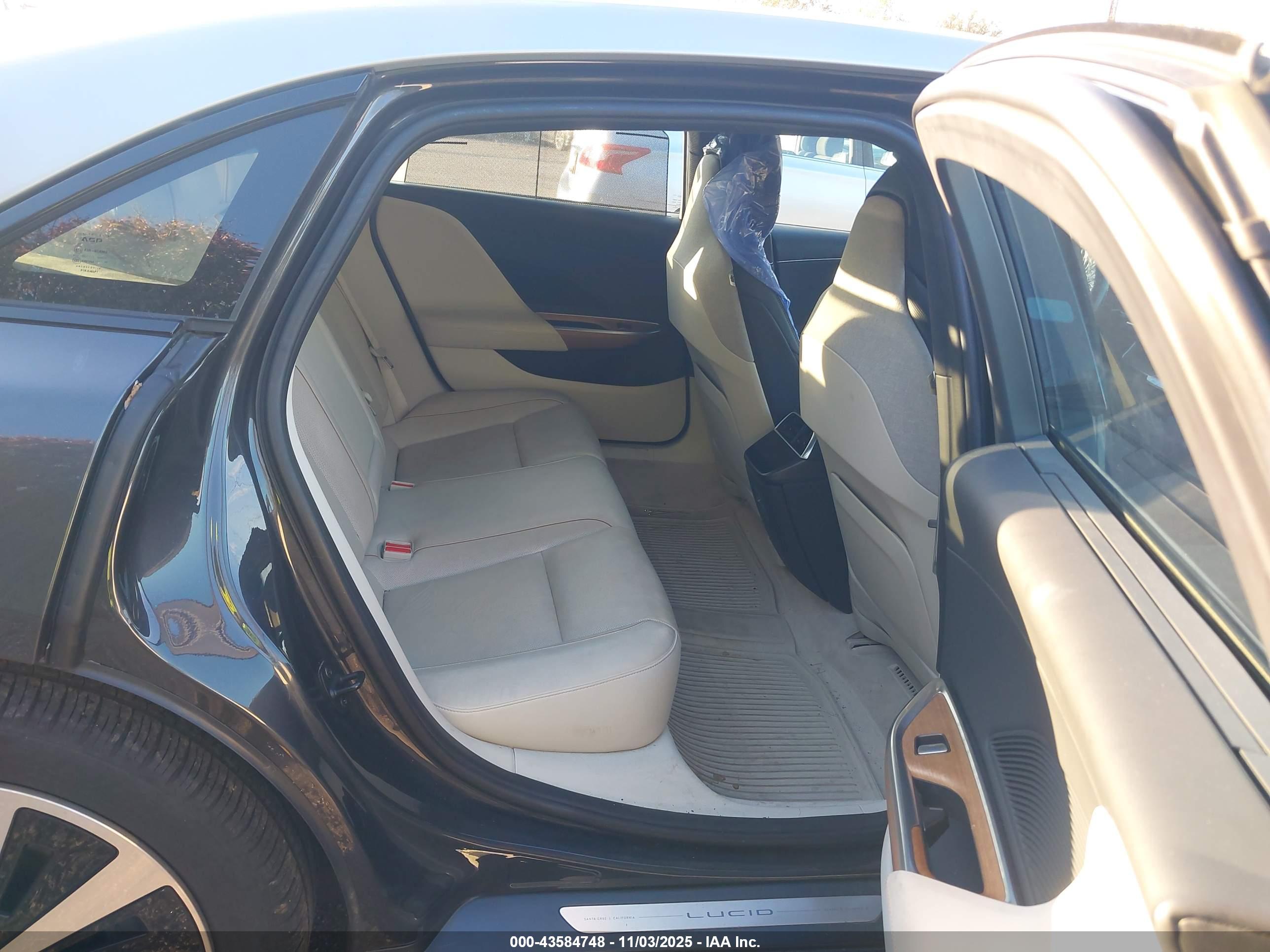 LUCID AIR image 8