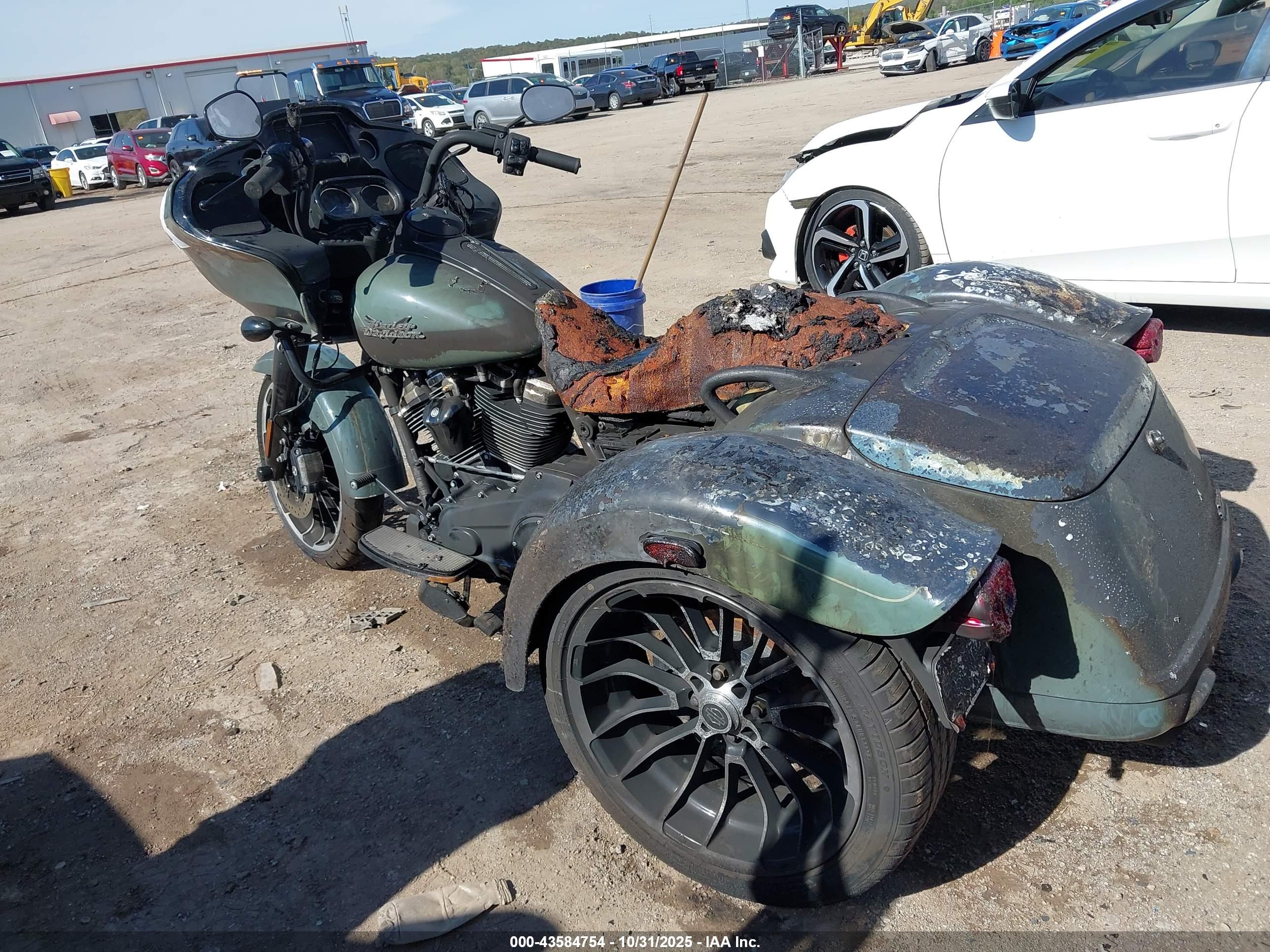 HARLEY-DAVIDSON FLTRT image 3