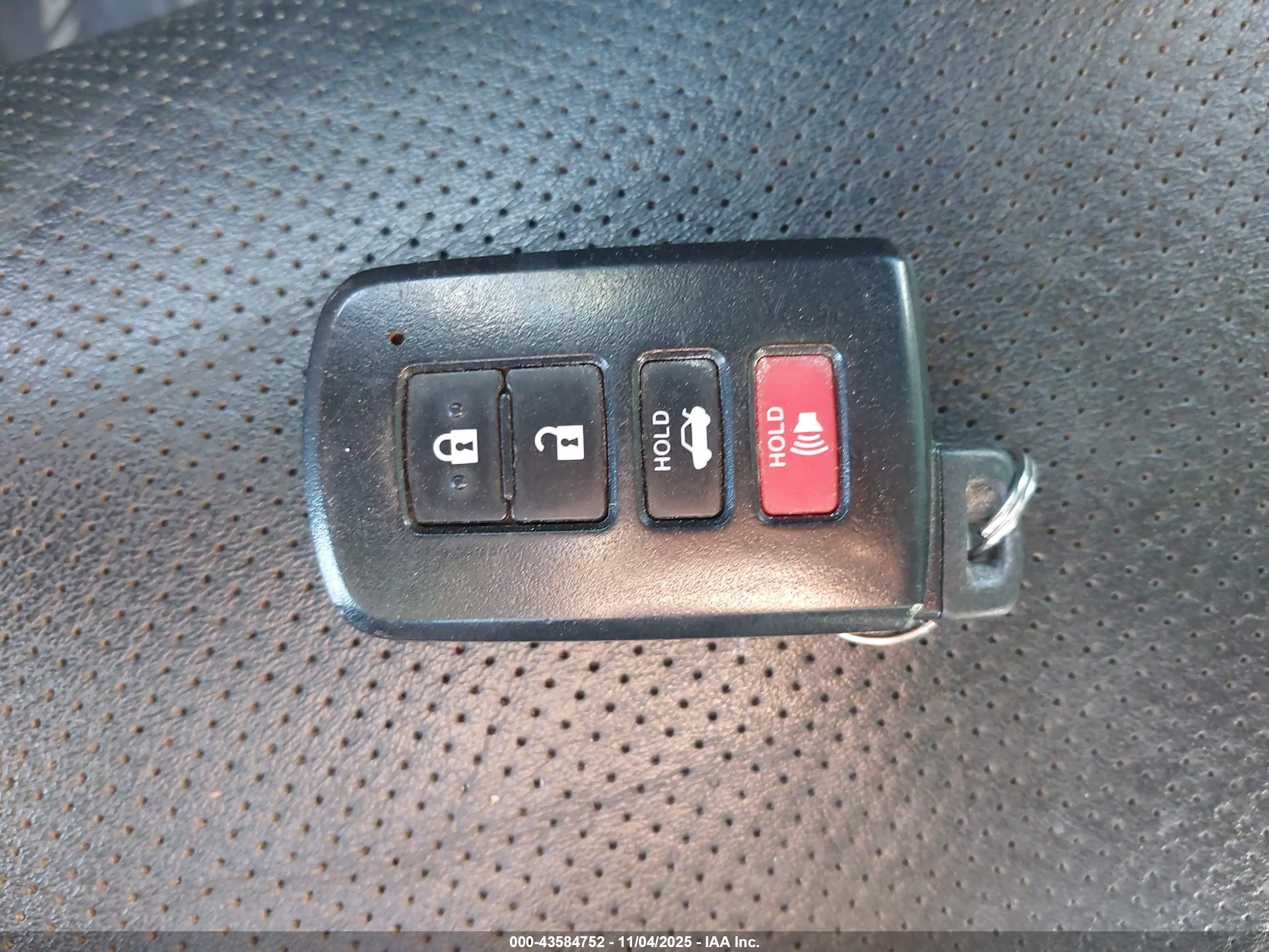 TOYOTA AVALON image 11