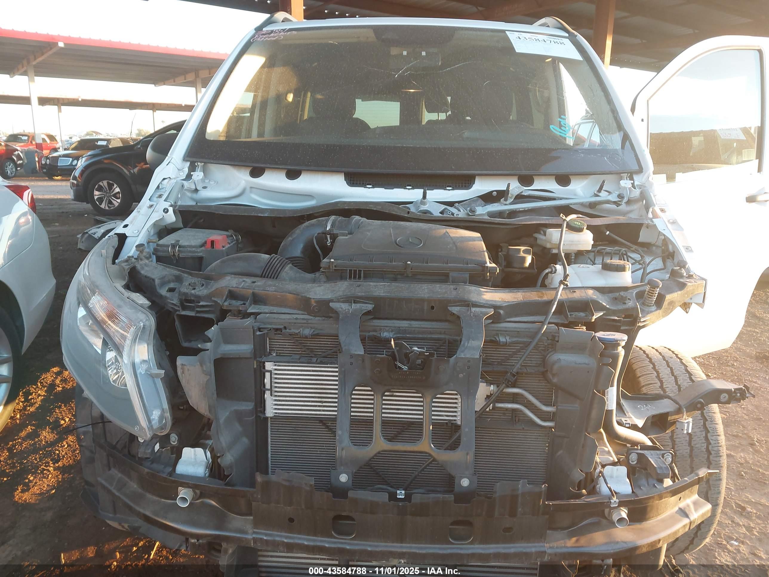MERCEDES-BENZ METRIS image 10