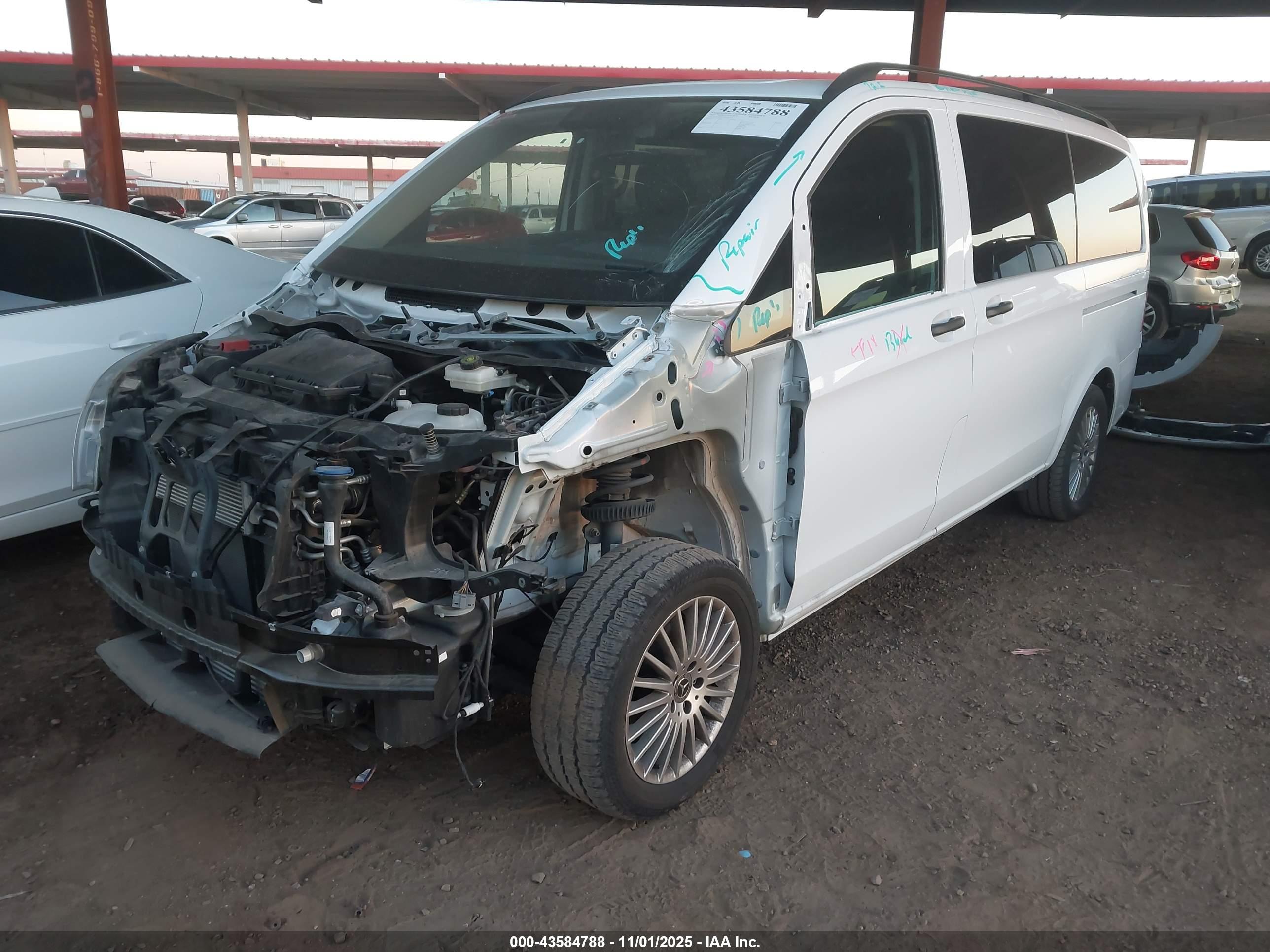 MERCEDES-BENZ METRIS image 2