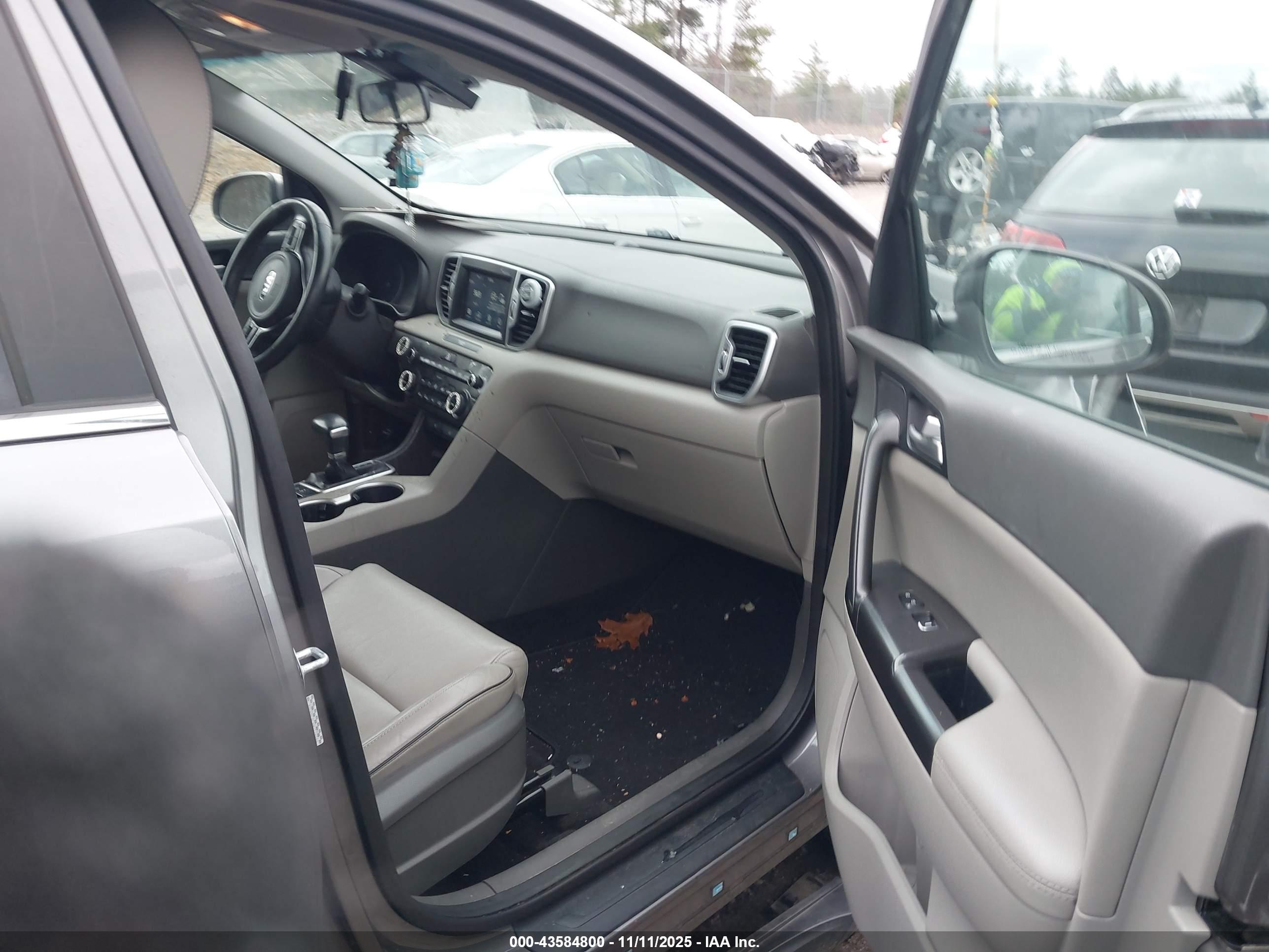 KIA SPORTAGE image 5