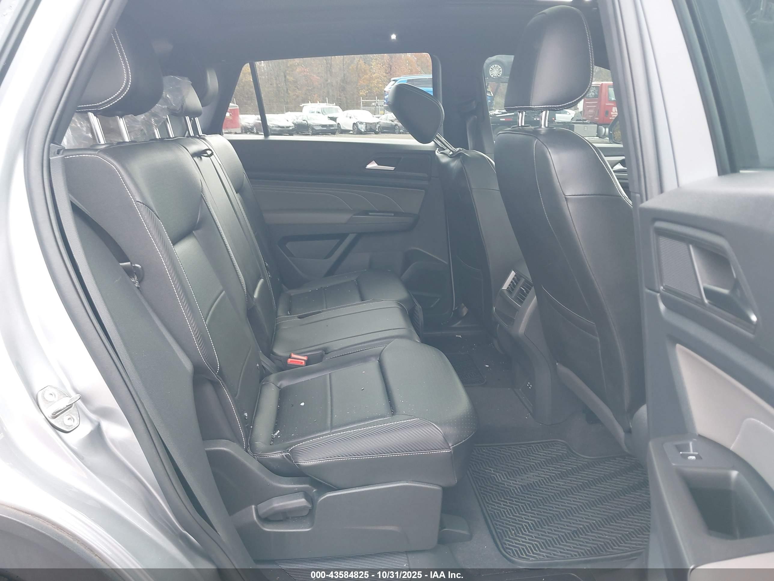 VOLKSWAGEN ATLAS image 8