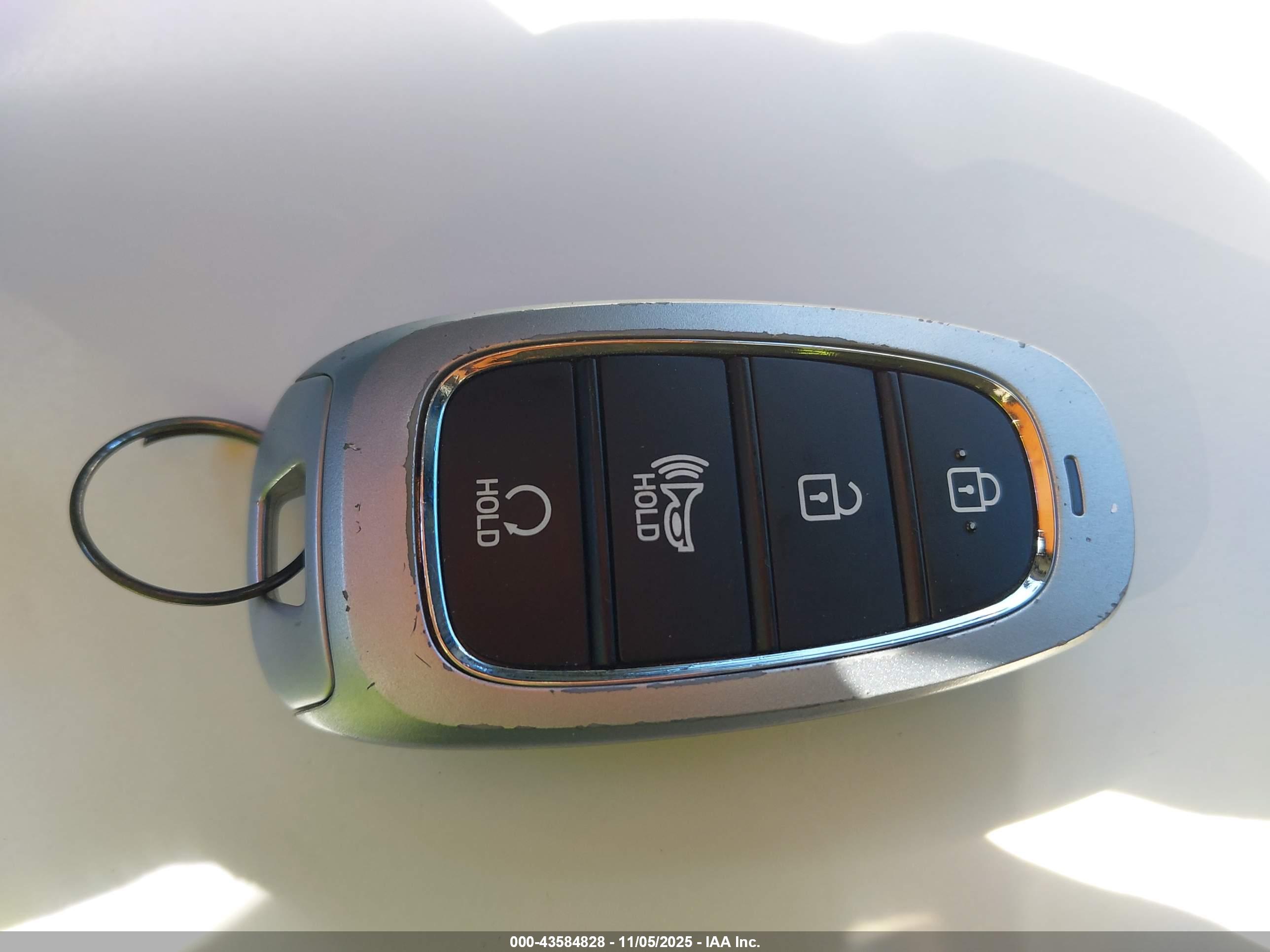 HYUNDAI TUCSON image 11