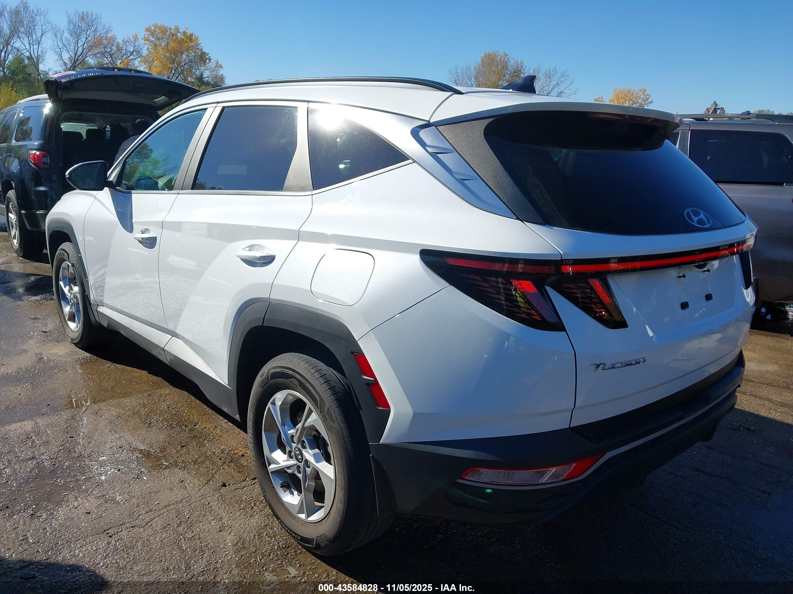 HYUNDAI TUCSON image 3
