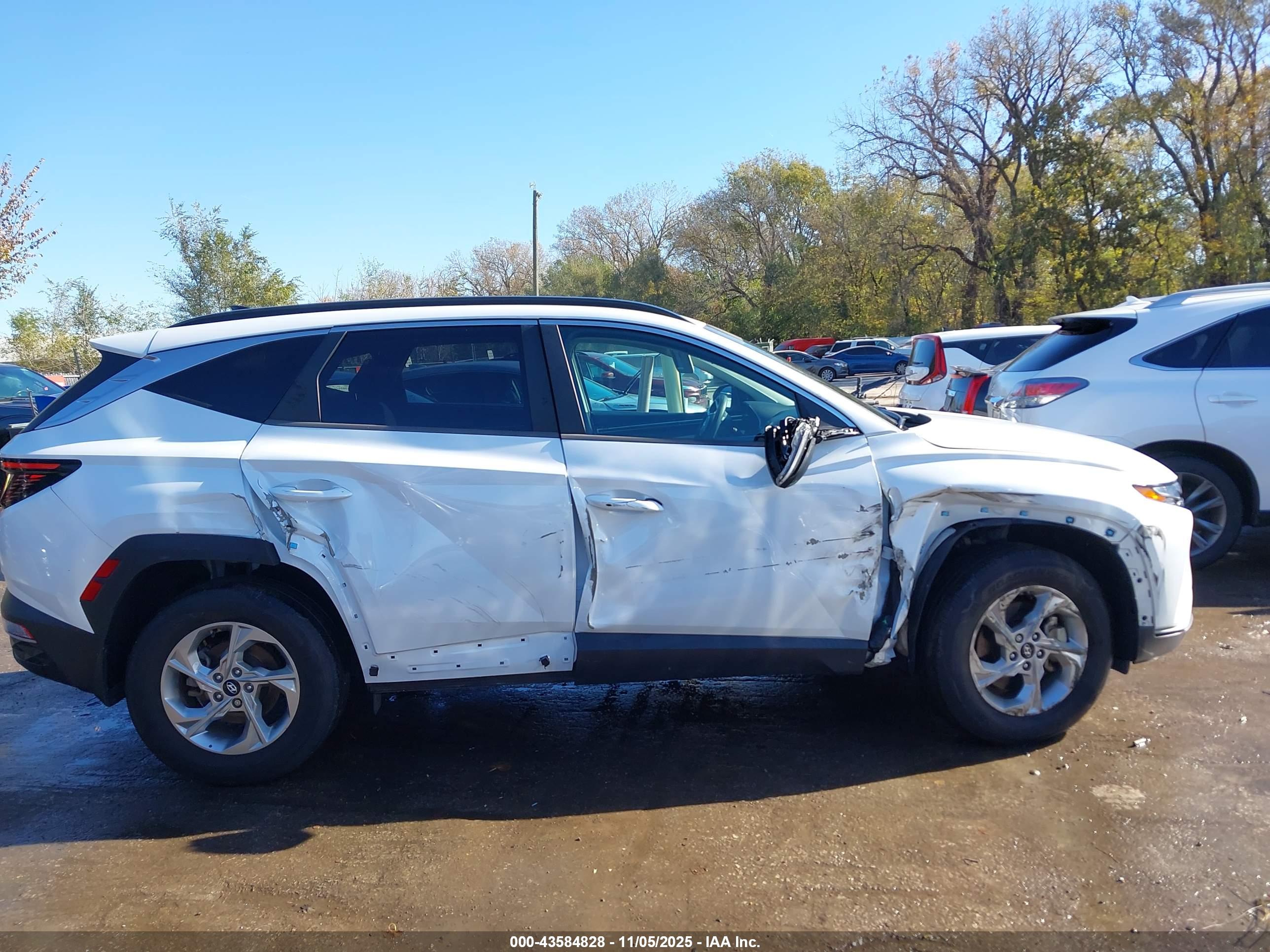 HYUNDAI TUCSON image 6