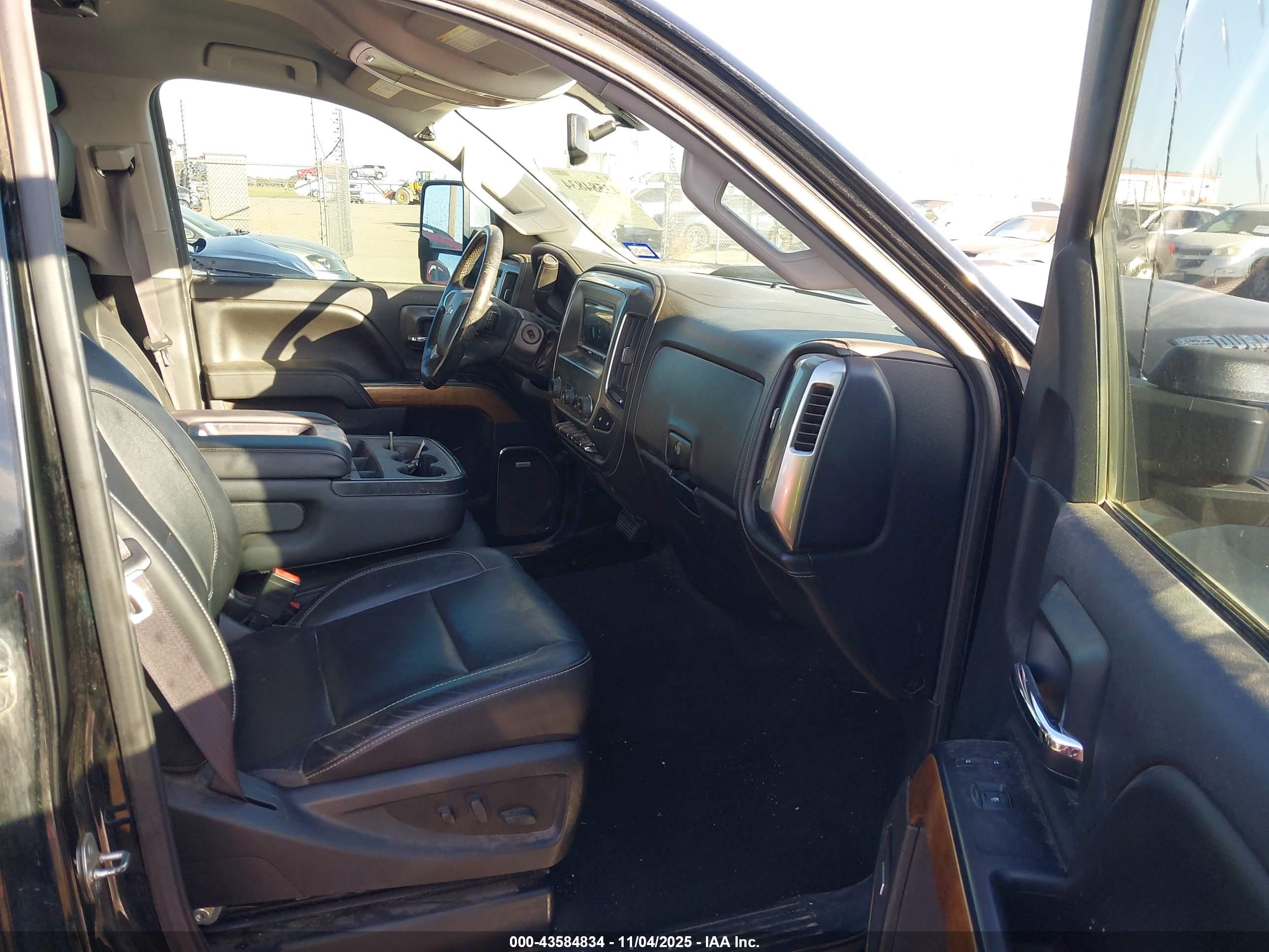 CHEVROLET SILVERADO image 5