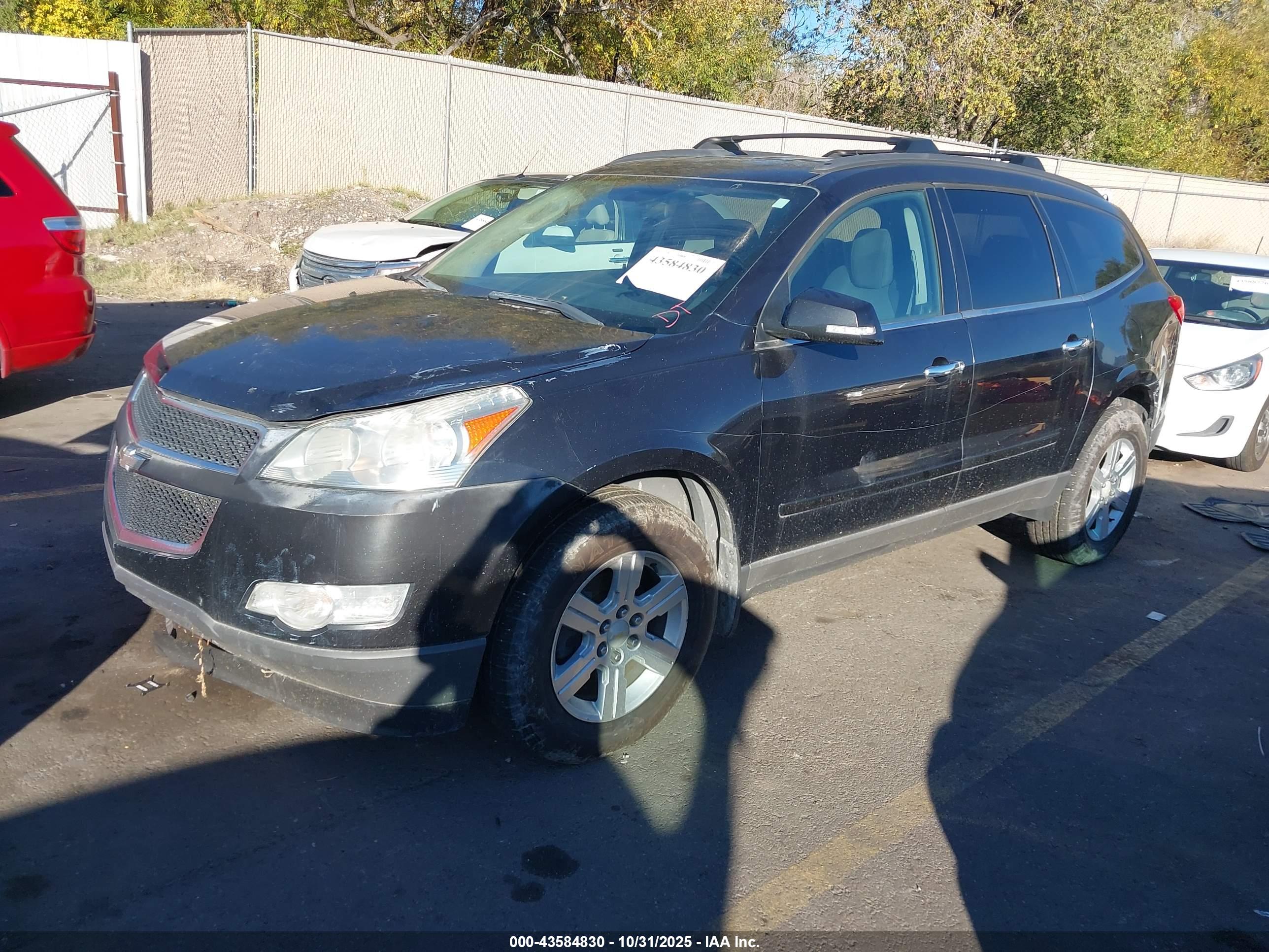 CHEVROLET TRAVERSE image 2
