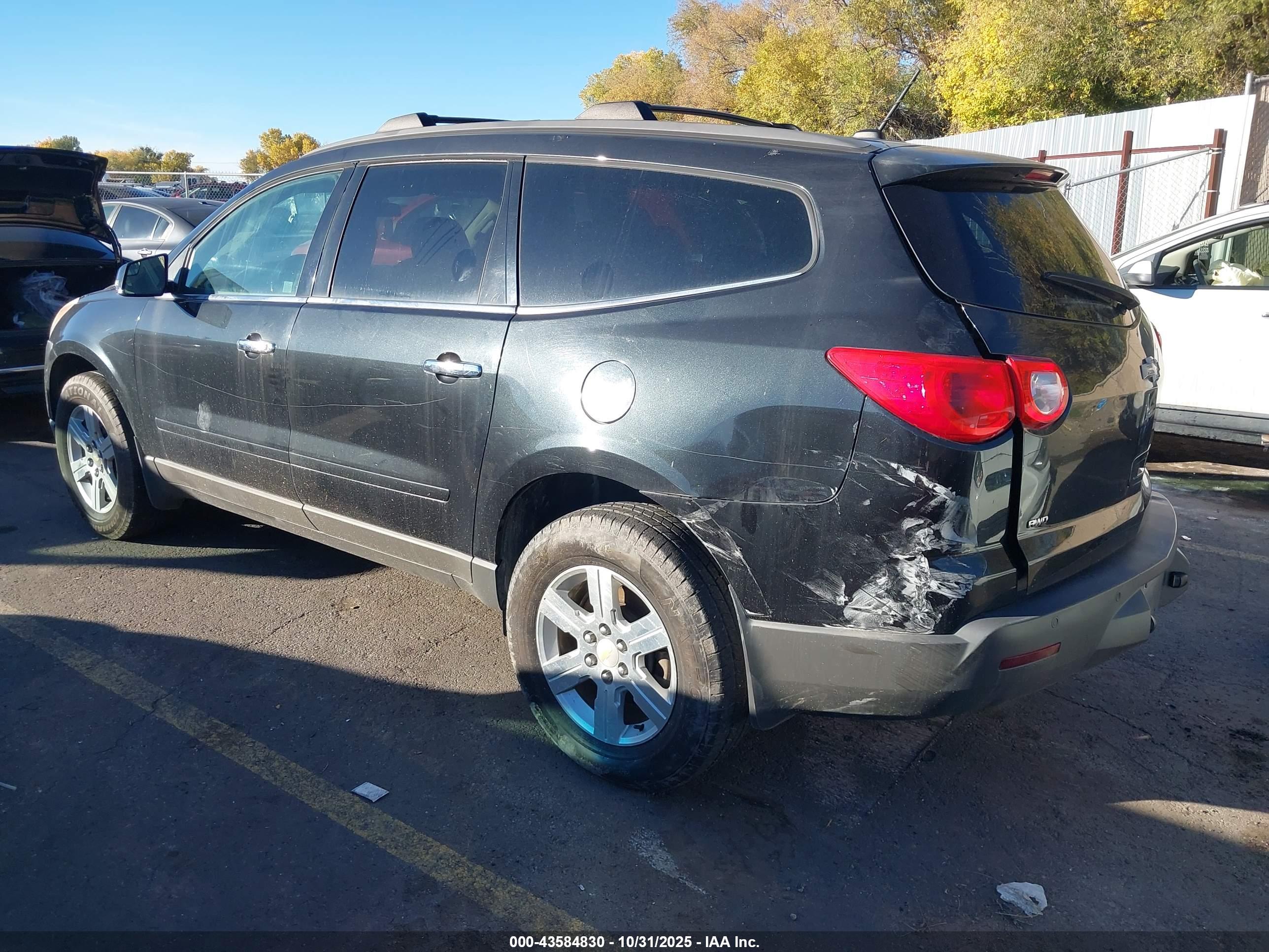 CHEVROLET TRAVERSE image 3