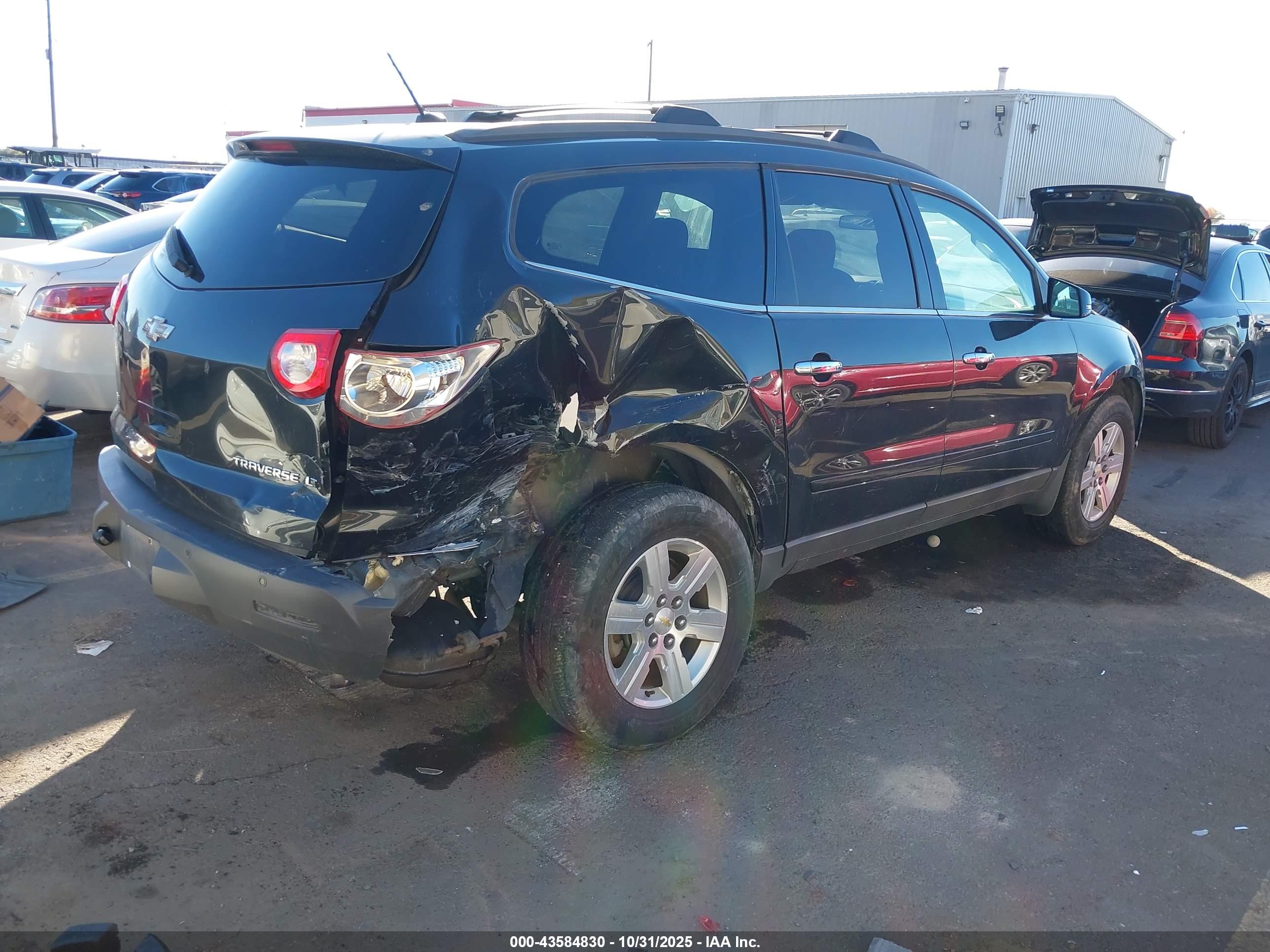 CHEVROLET TRAVERSE image 4