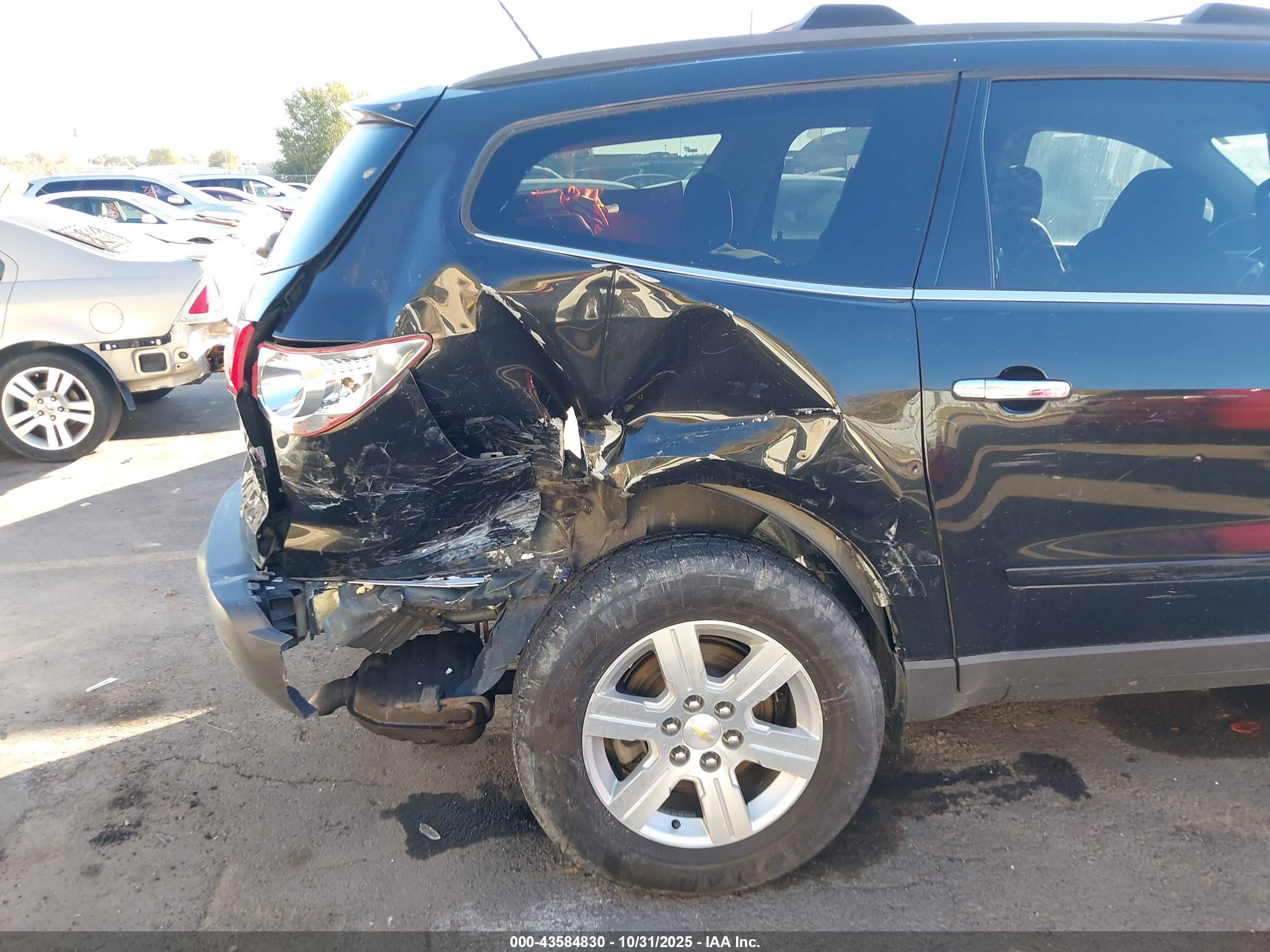 CHEVROLET TRAVERSE image 6
