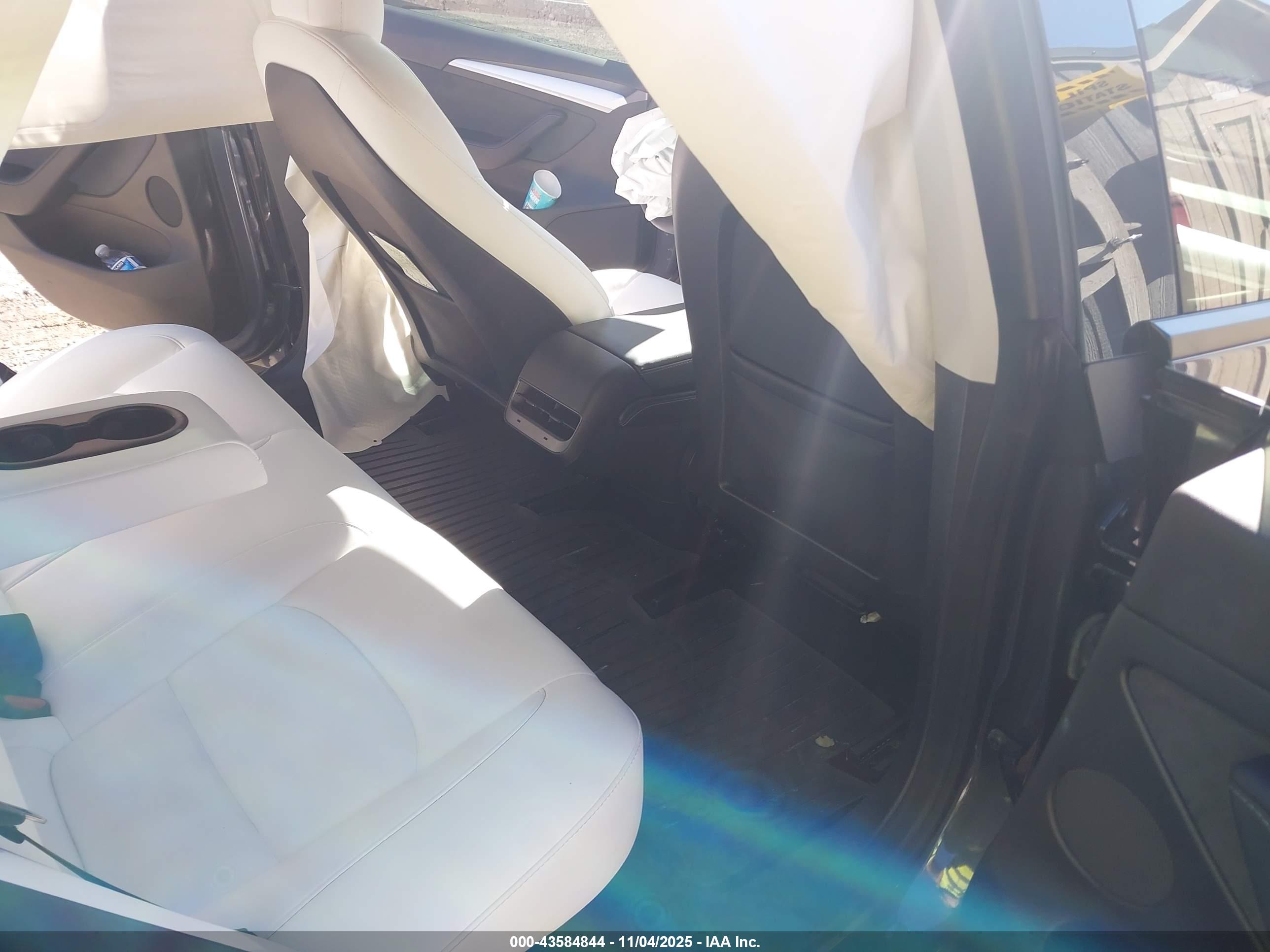 TESLA MODEL image 8