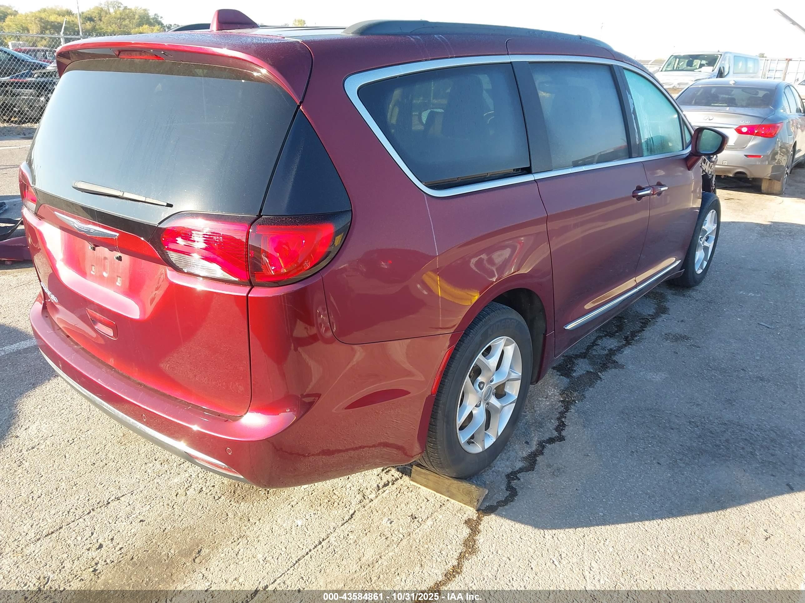 CHRYSLER PACIFICA image 4