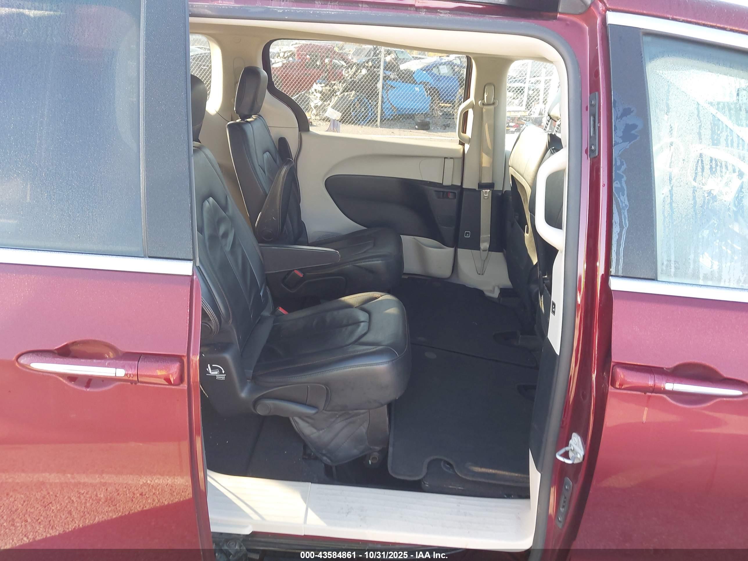 CHRYSLER PACIFICA image 8