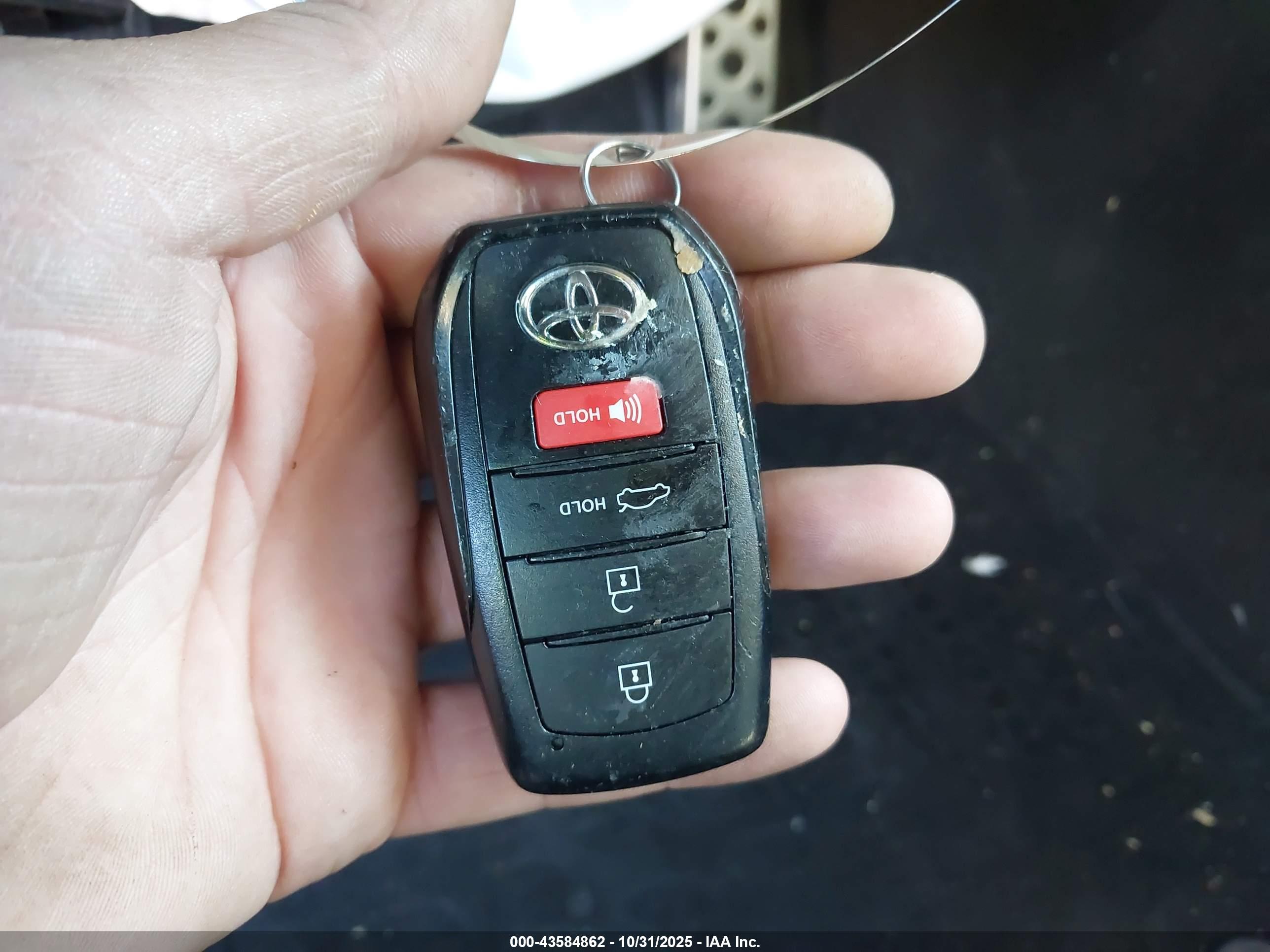 TOYOTA CAMRY image 11