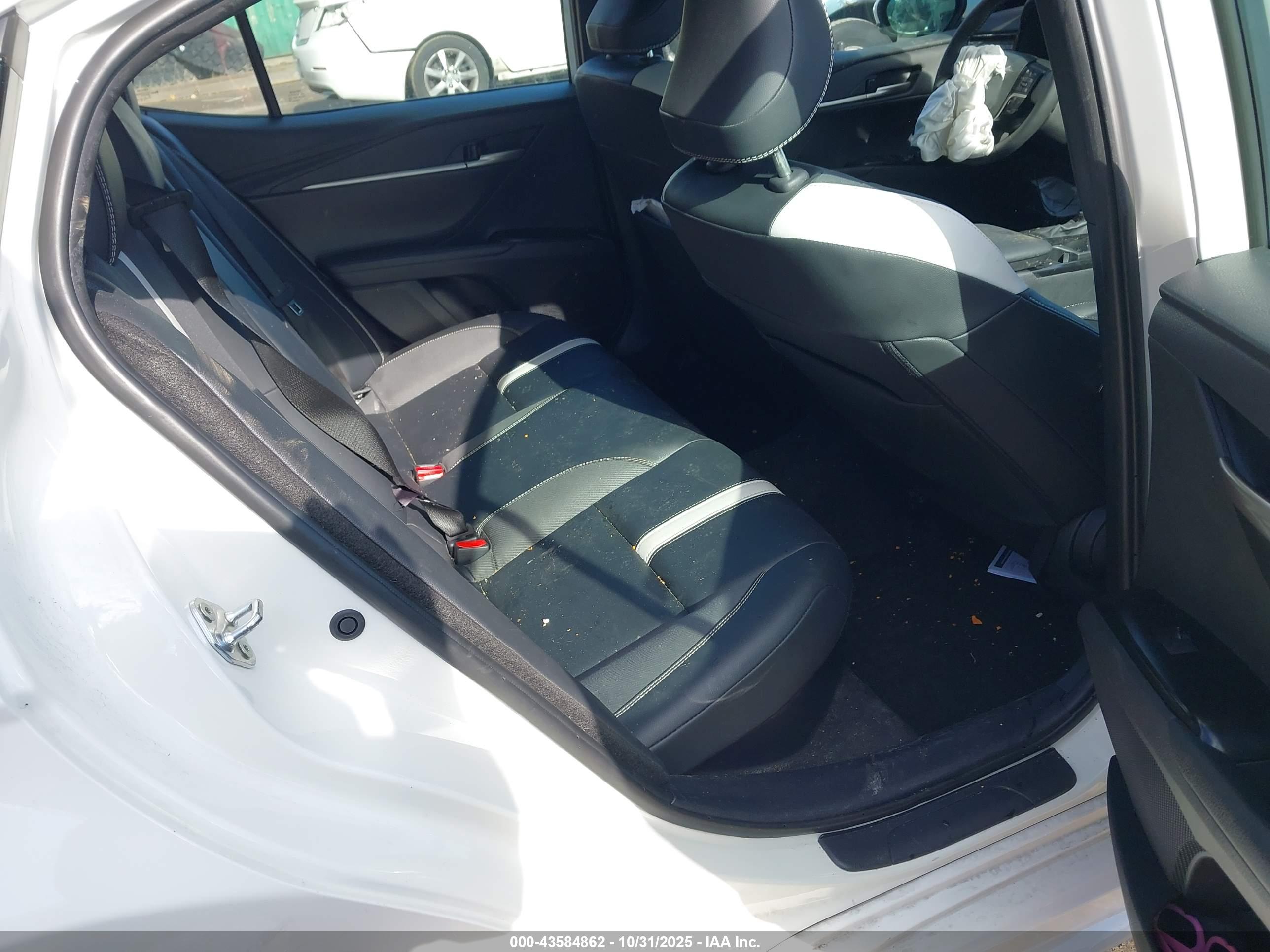 TOYOTA CAMRY image 8