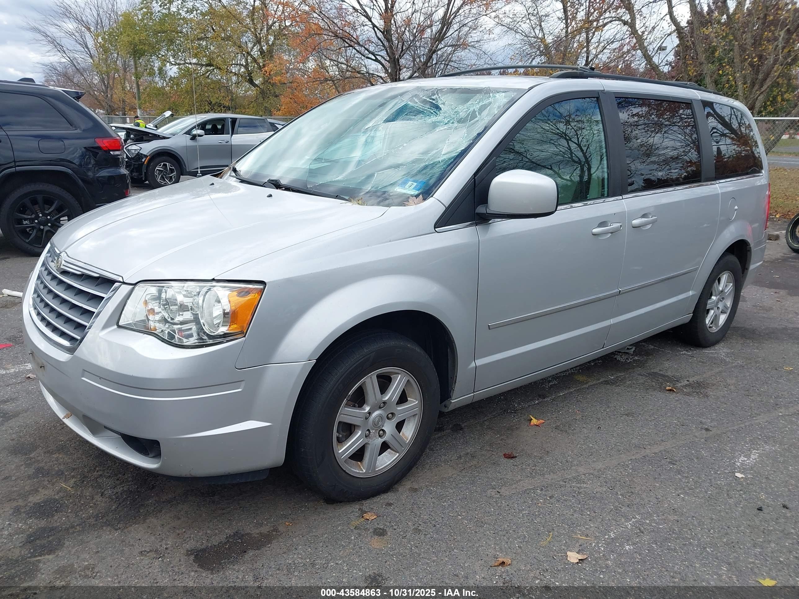 CHRYSLER TOWN image 2