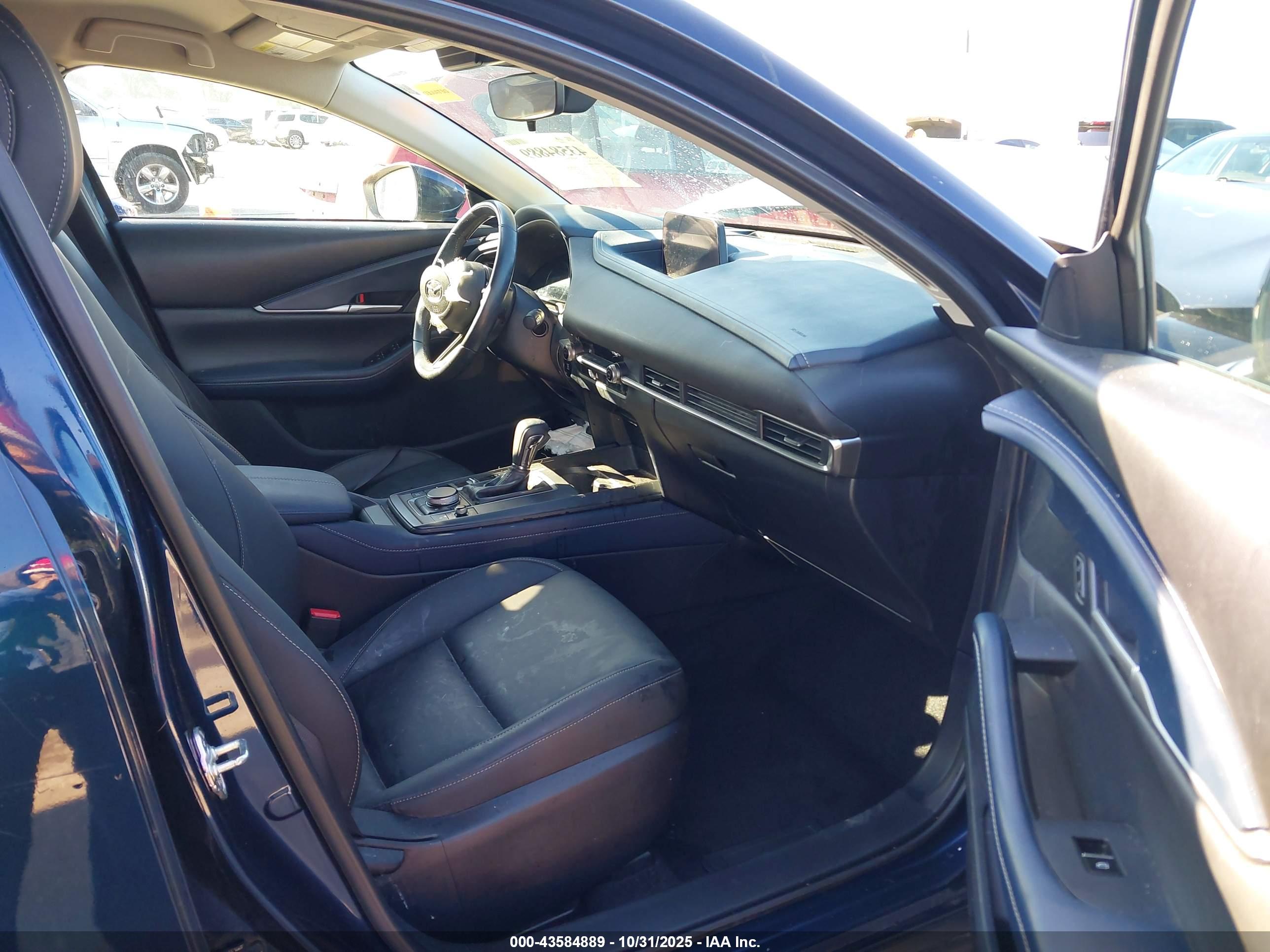 MAZDA CX-30 image 5