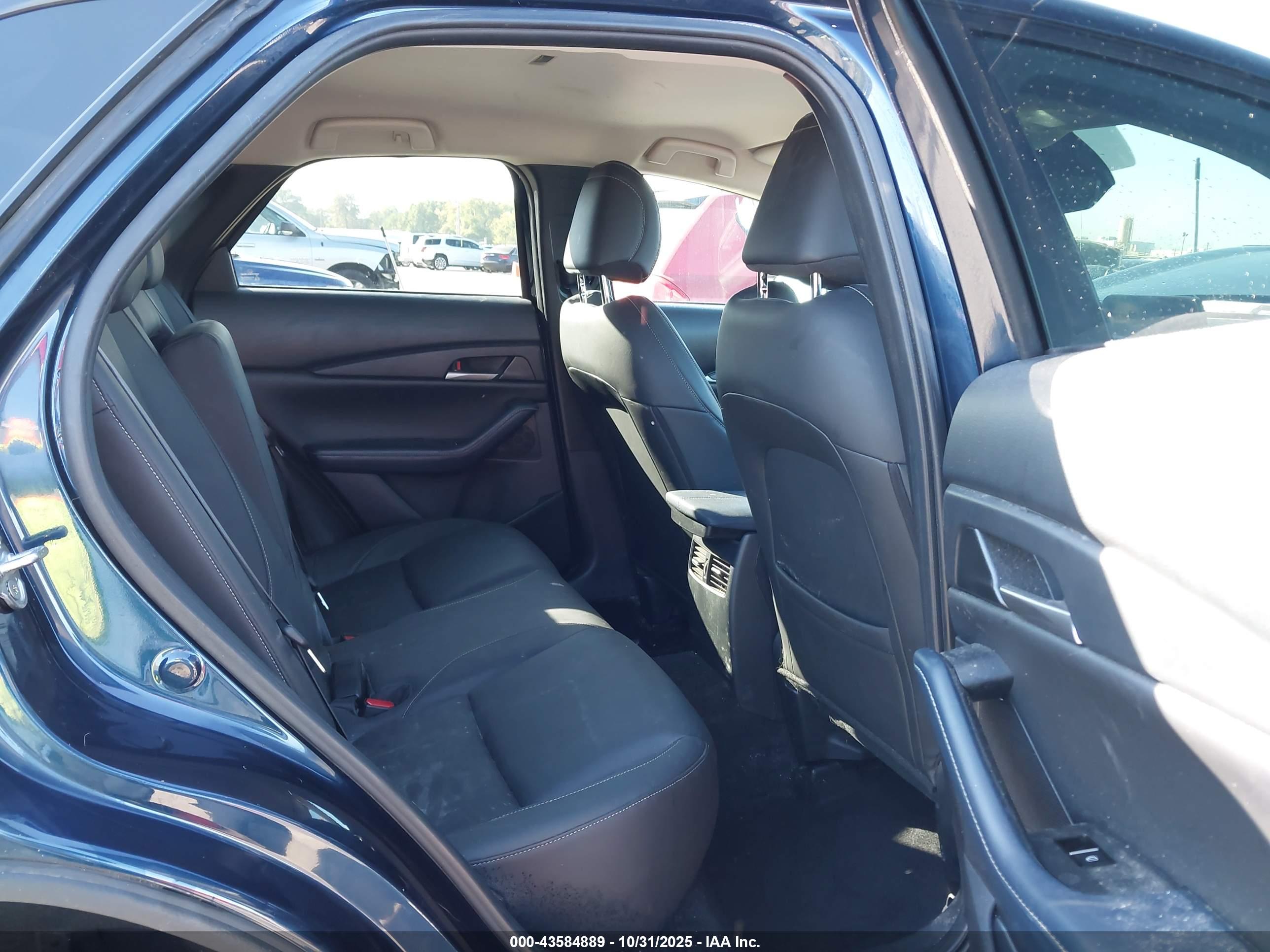 MAZDA CX-30 image 8