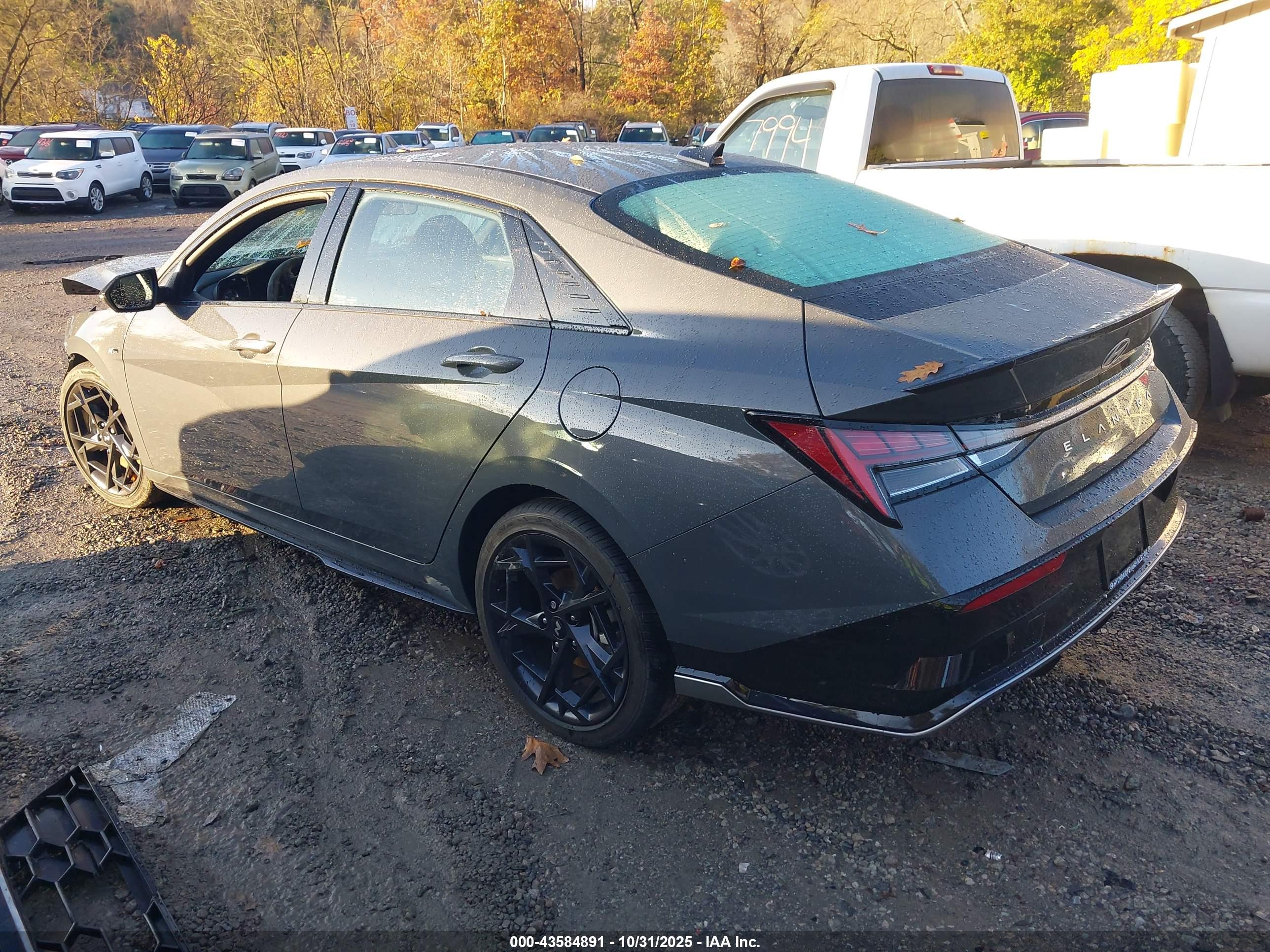HYUNDAI ELANTRA image 3
