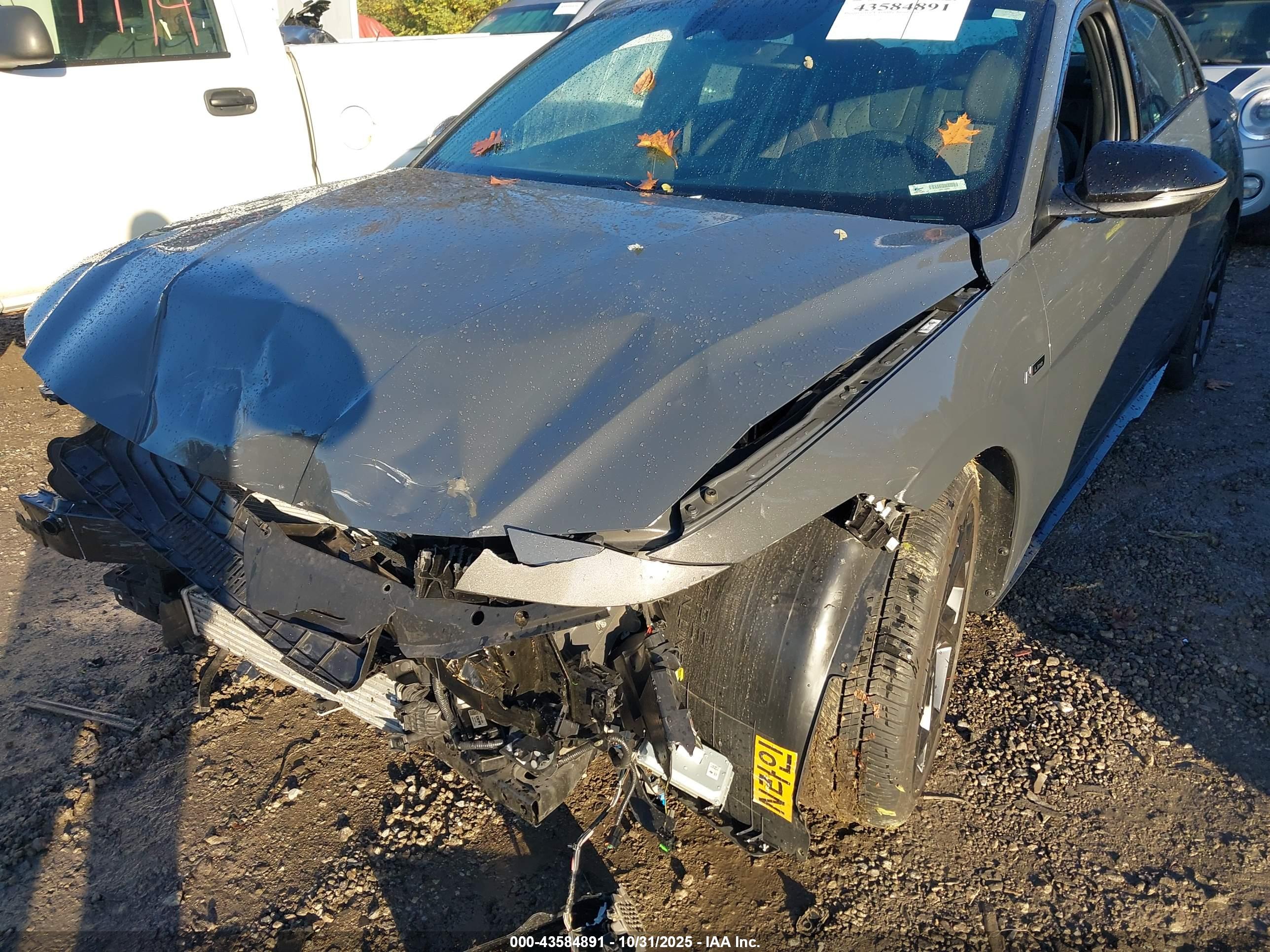 HYUNDAI ELANTRA image 6