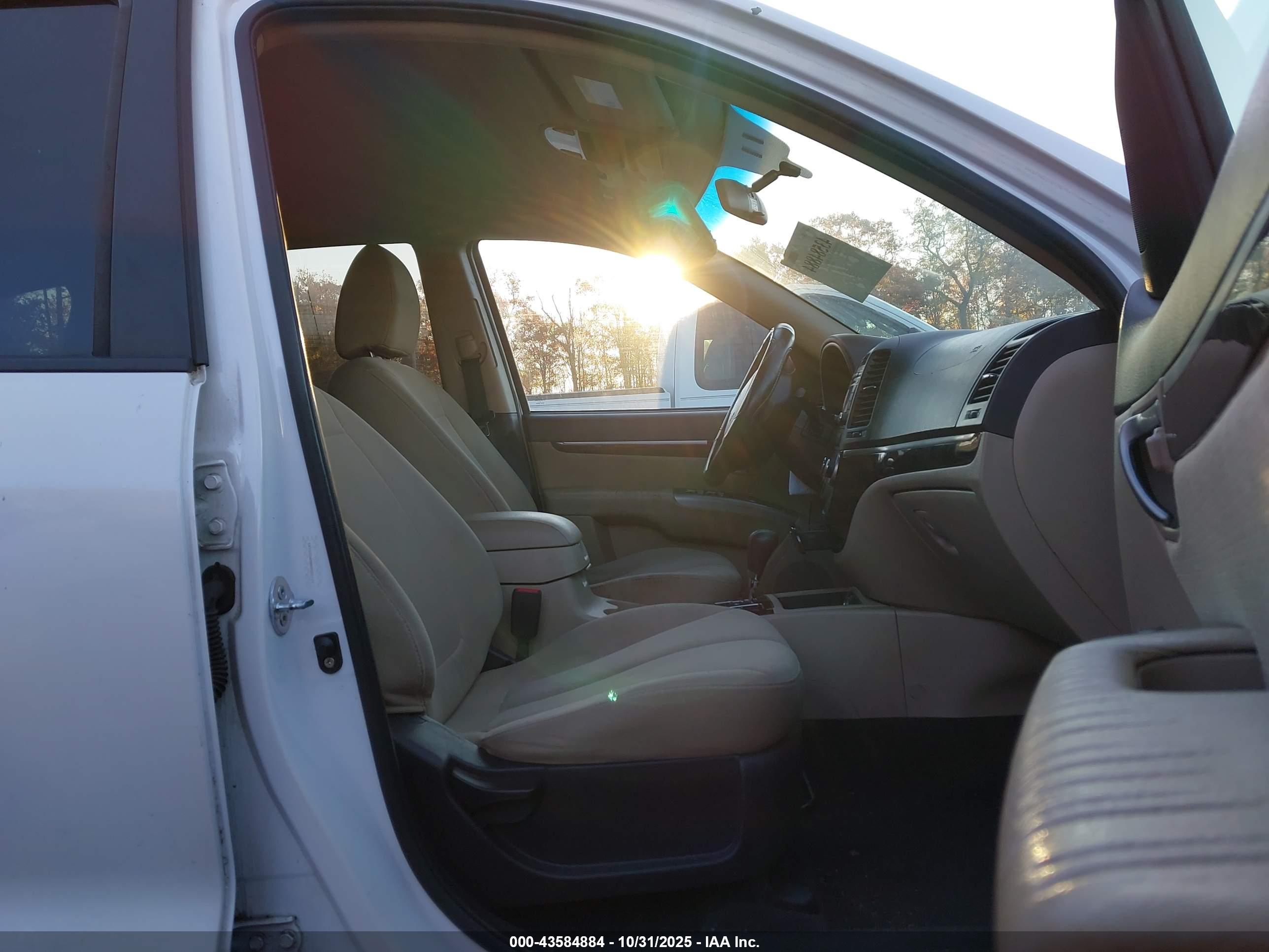 HYUNDAI SANTA image 5