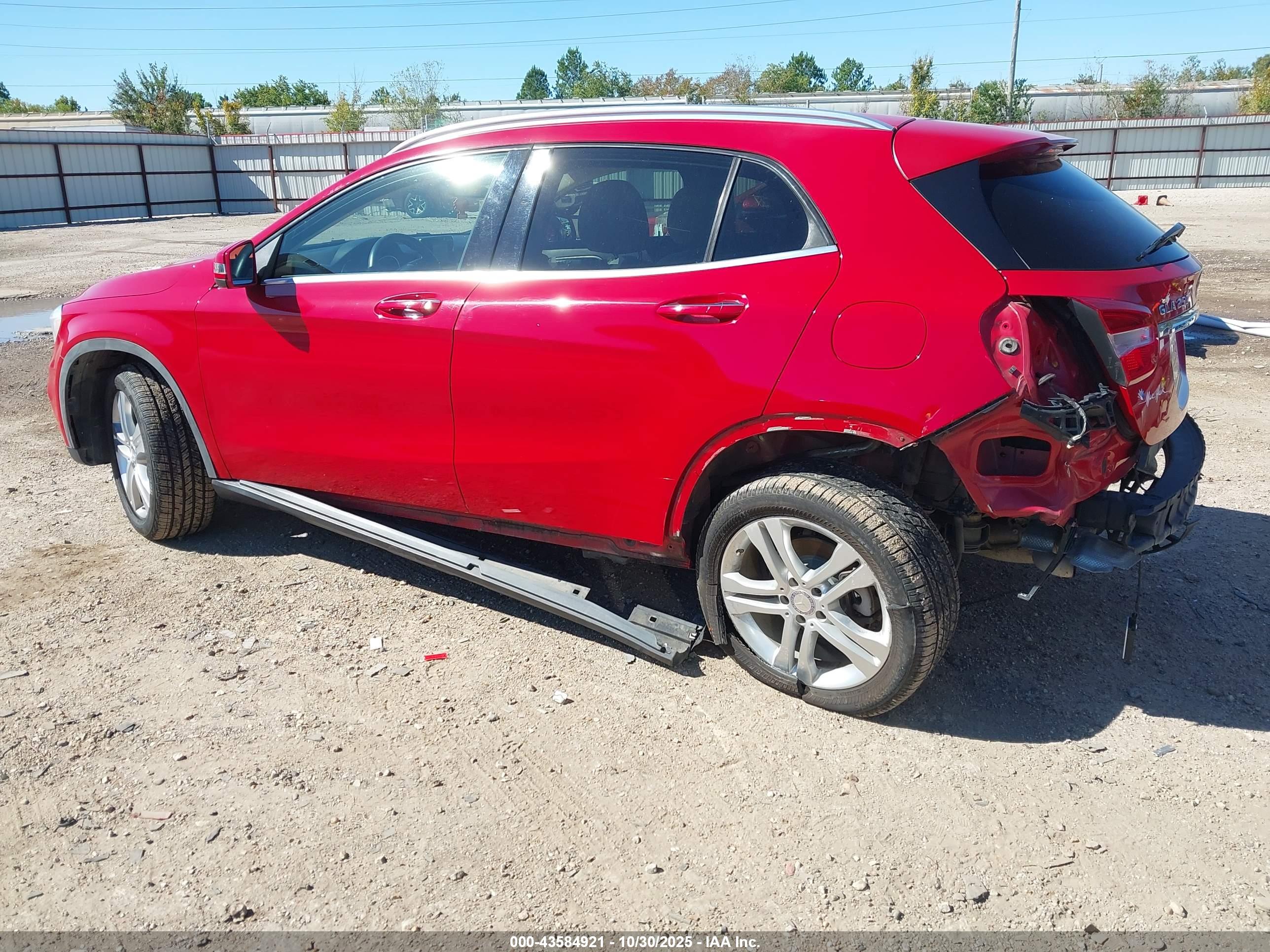MERCEDES-BENZ GLA image 3