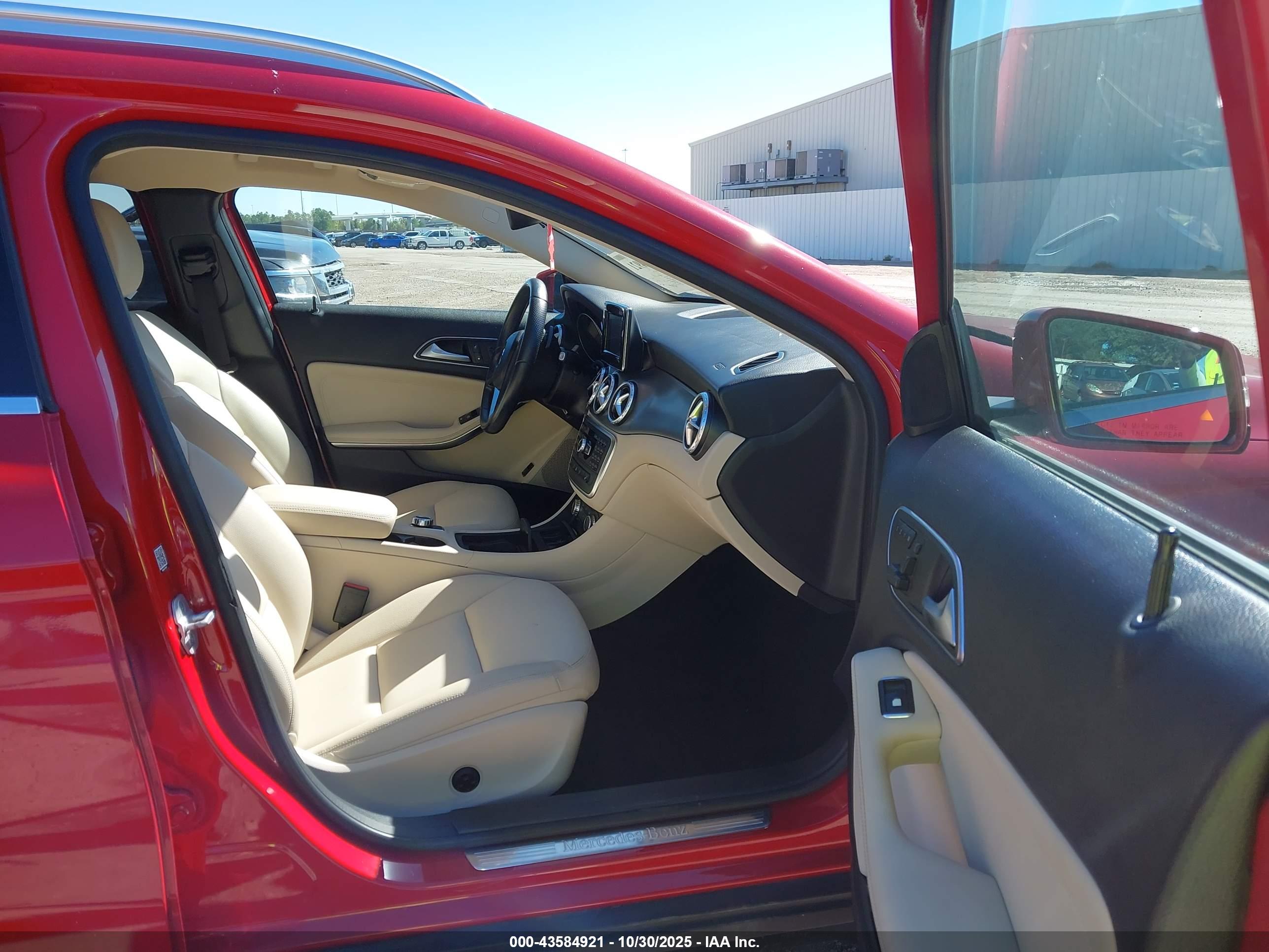 MERCEDES-BENZ GLA image 5