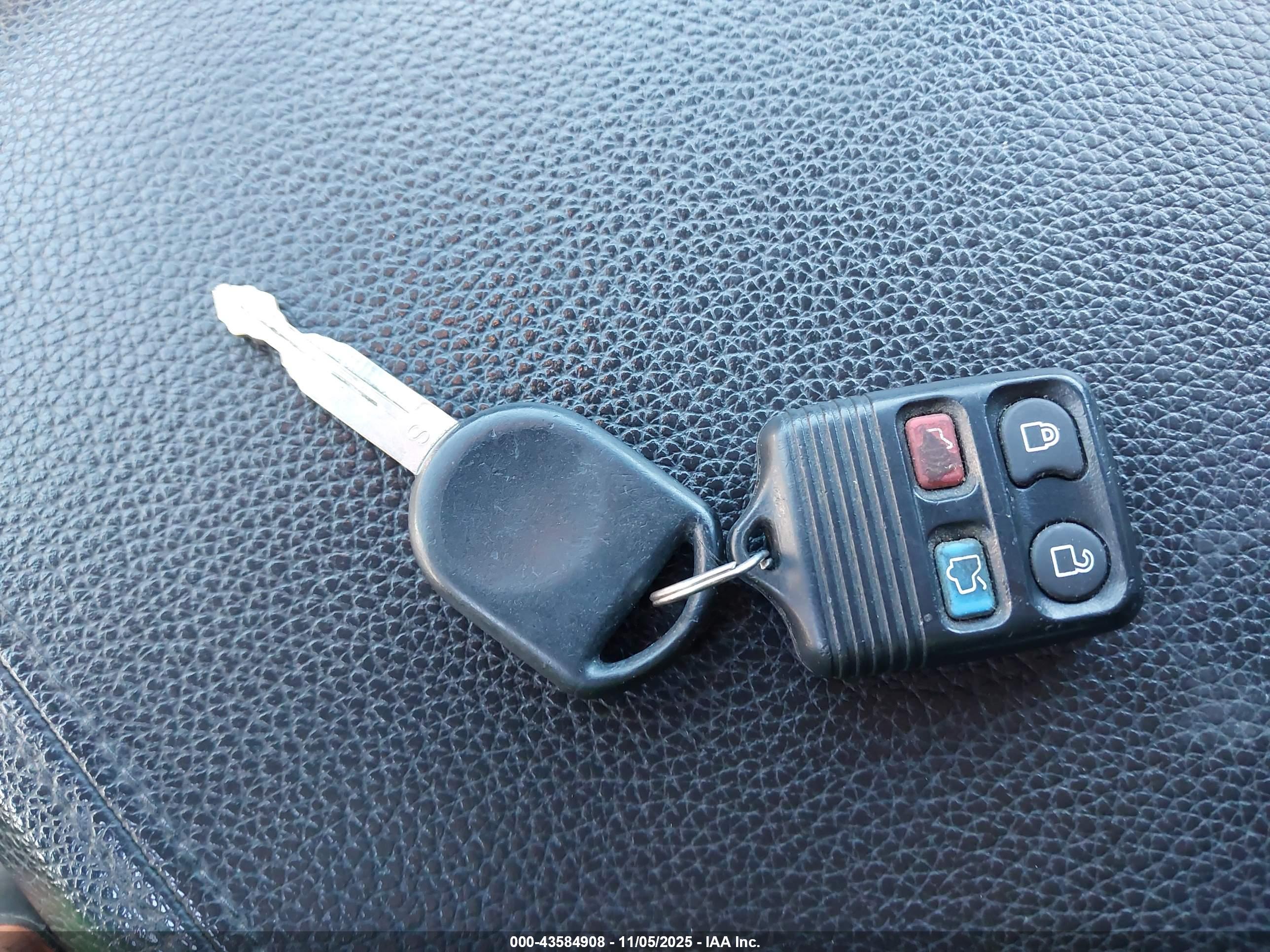 FORD EXPEDITION image 11
