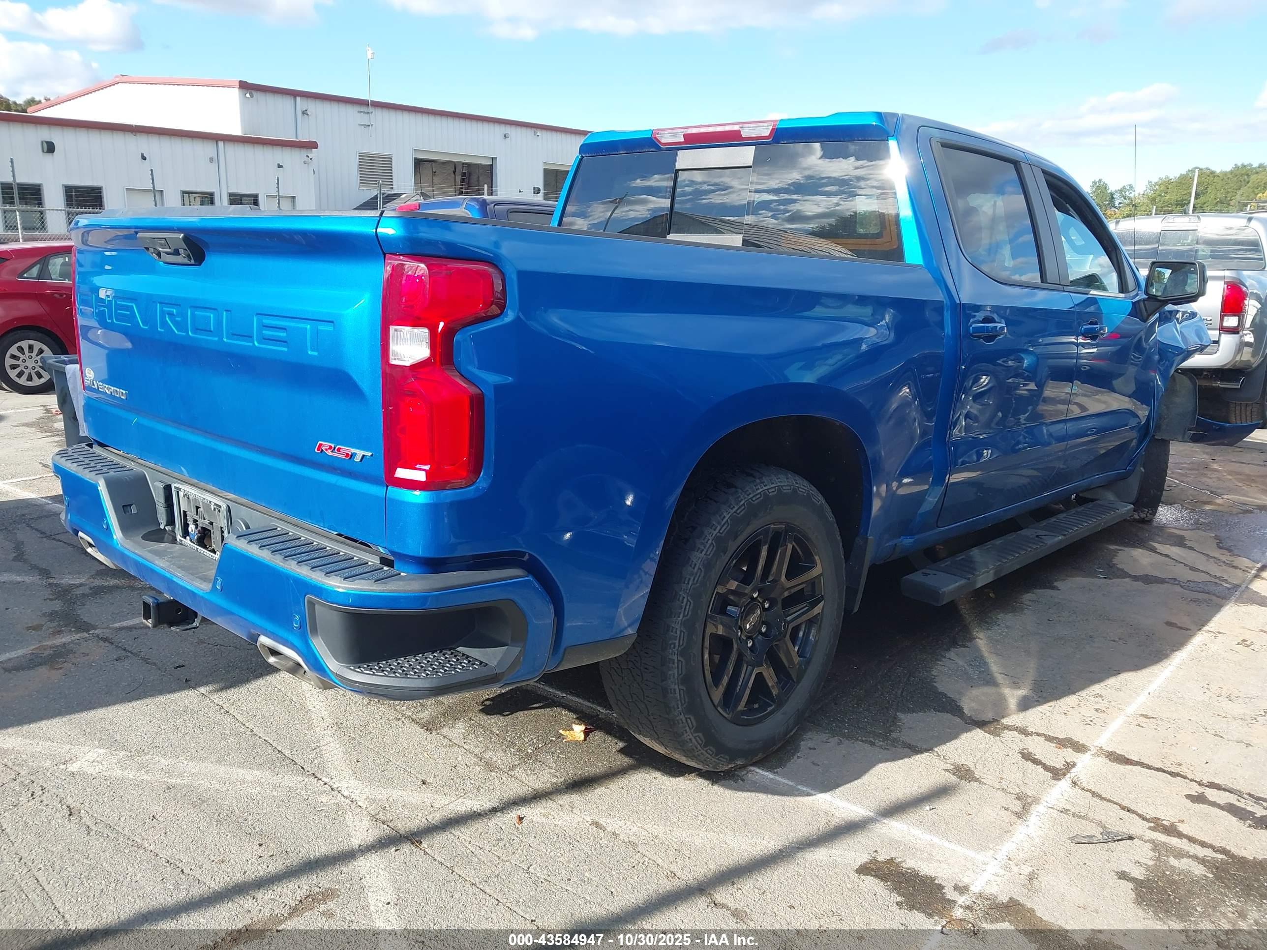 CHEVROLET SILVERADO image 4