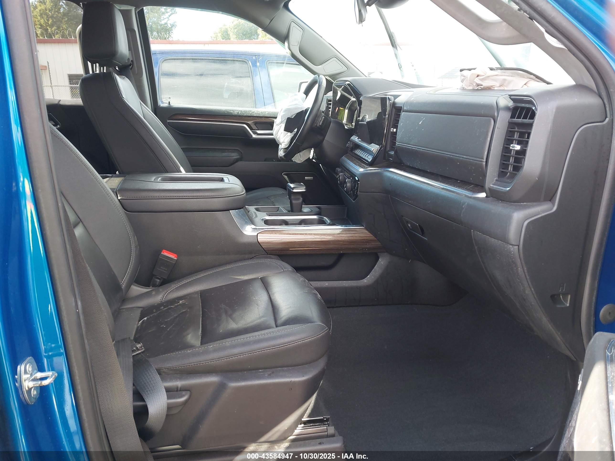 CHEVROLET SILVERADO image 5