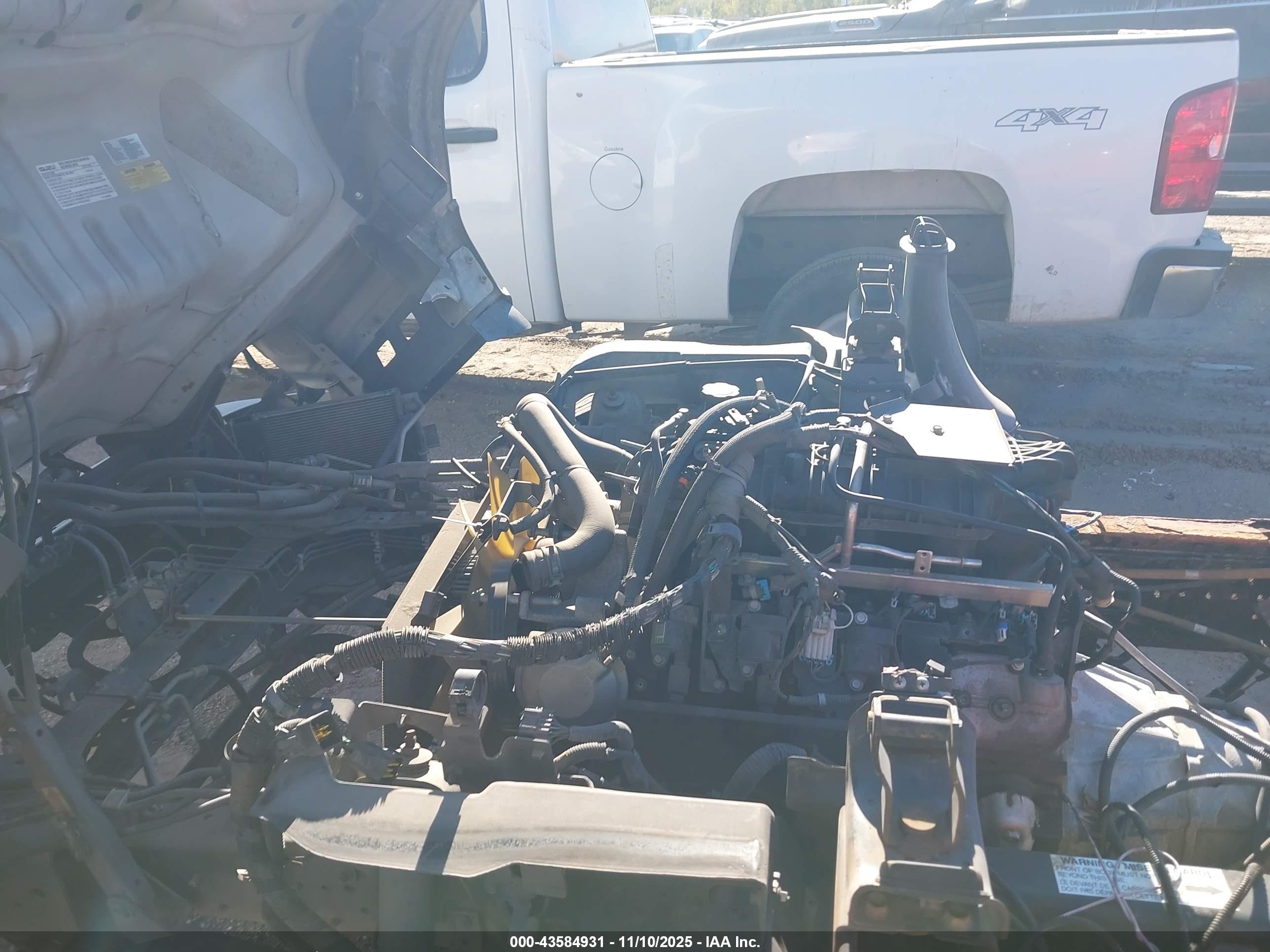 ISUZU NPR image 10