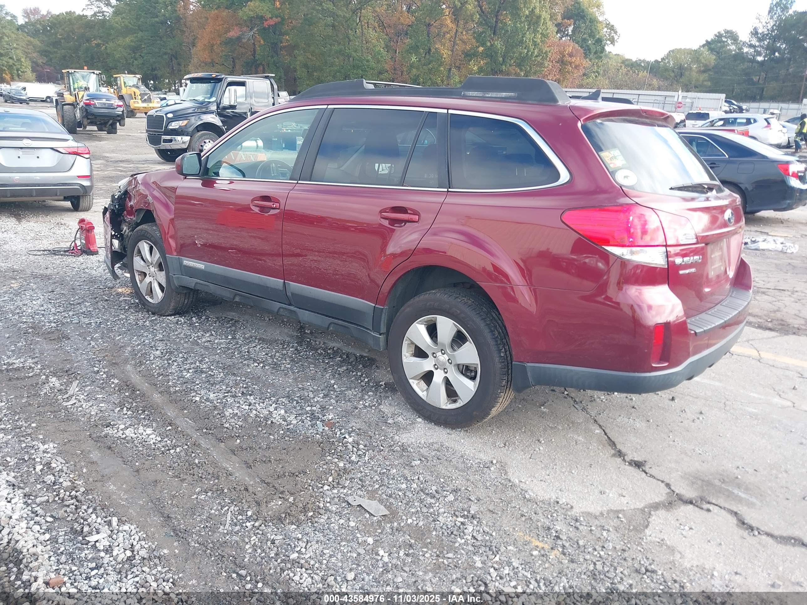 SUBARU OUTBACK image 3