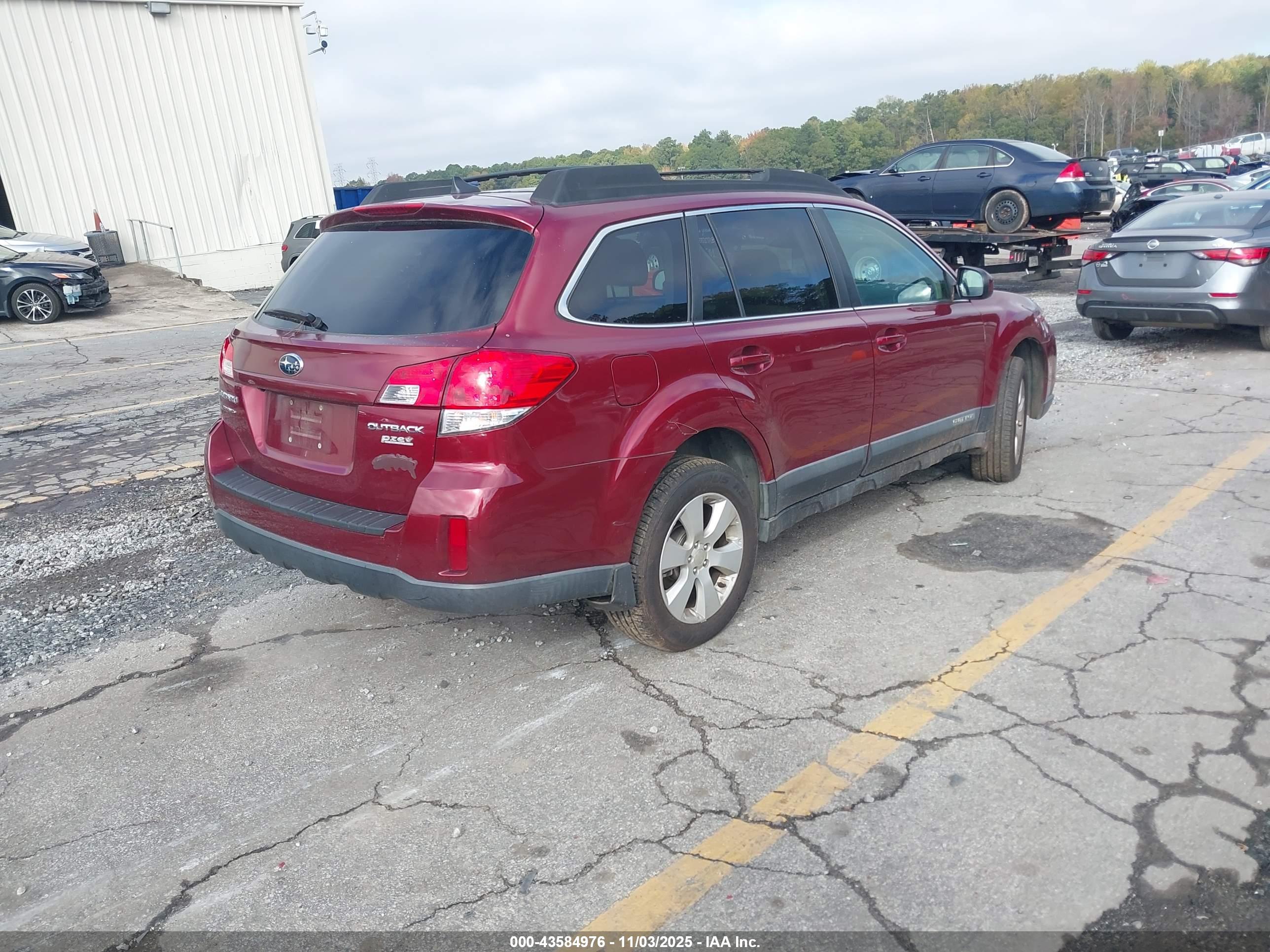 SUBARU OUTBACK image 4
