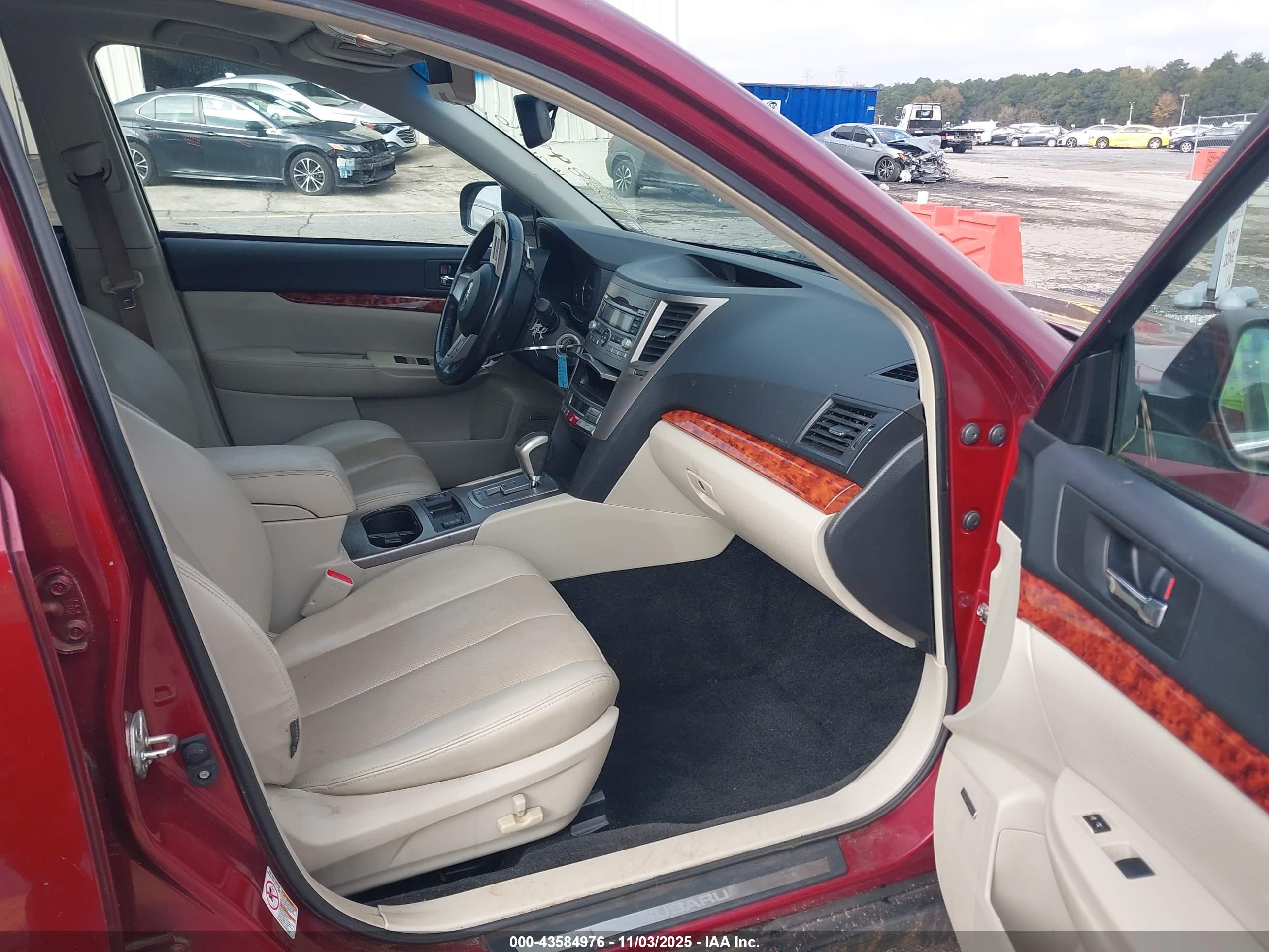 SUBARU OUTBACK image 5
