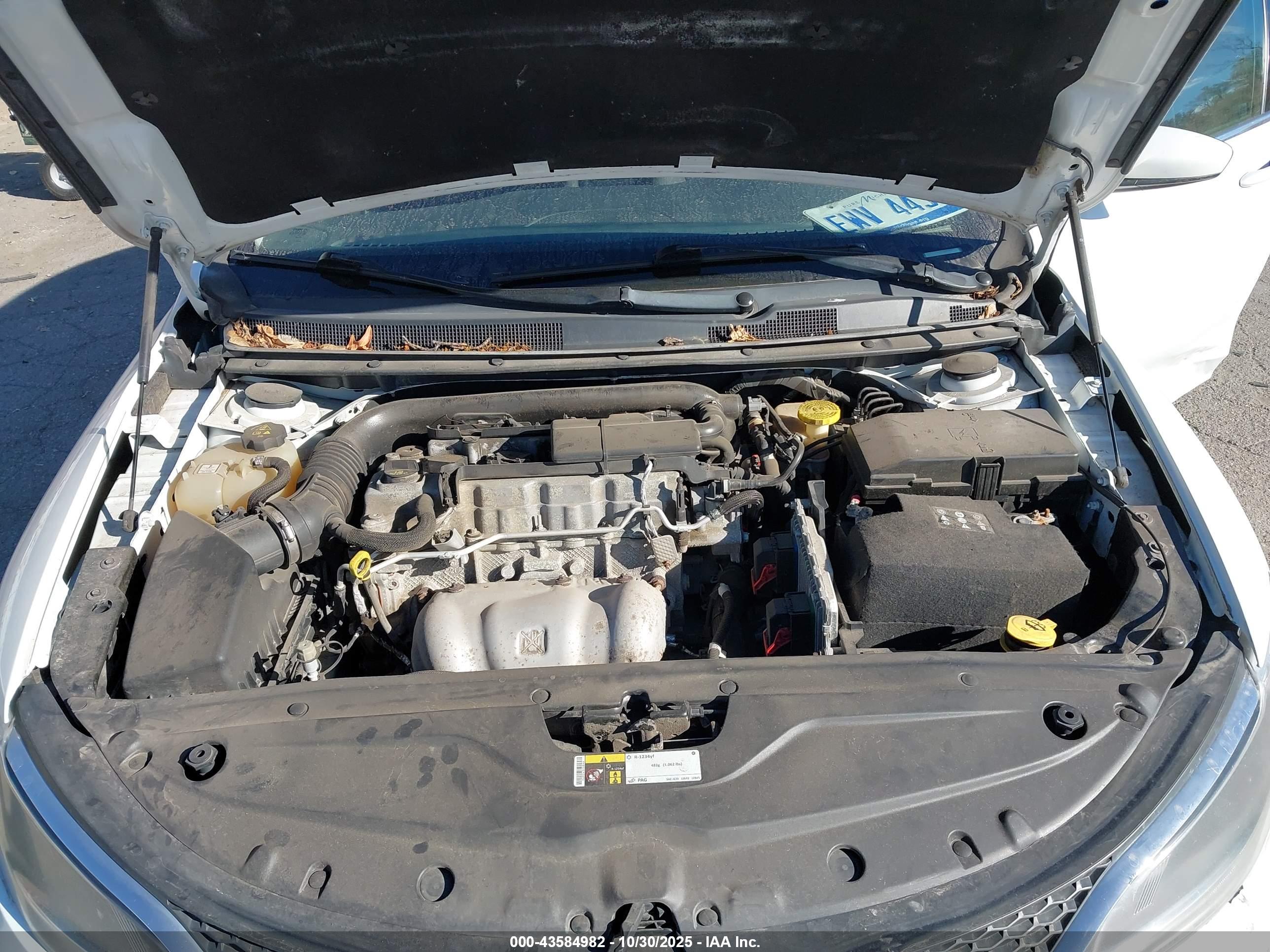 CHRYSLER 200 image 10