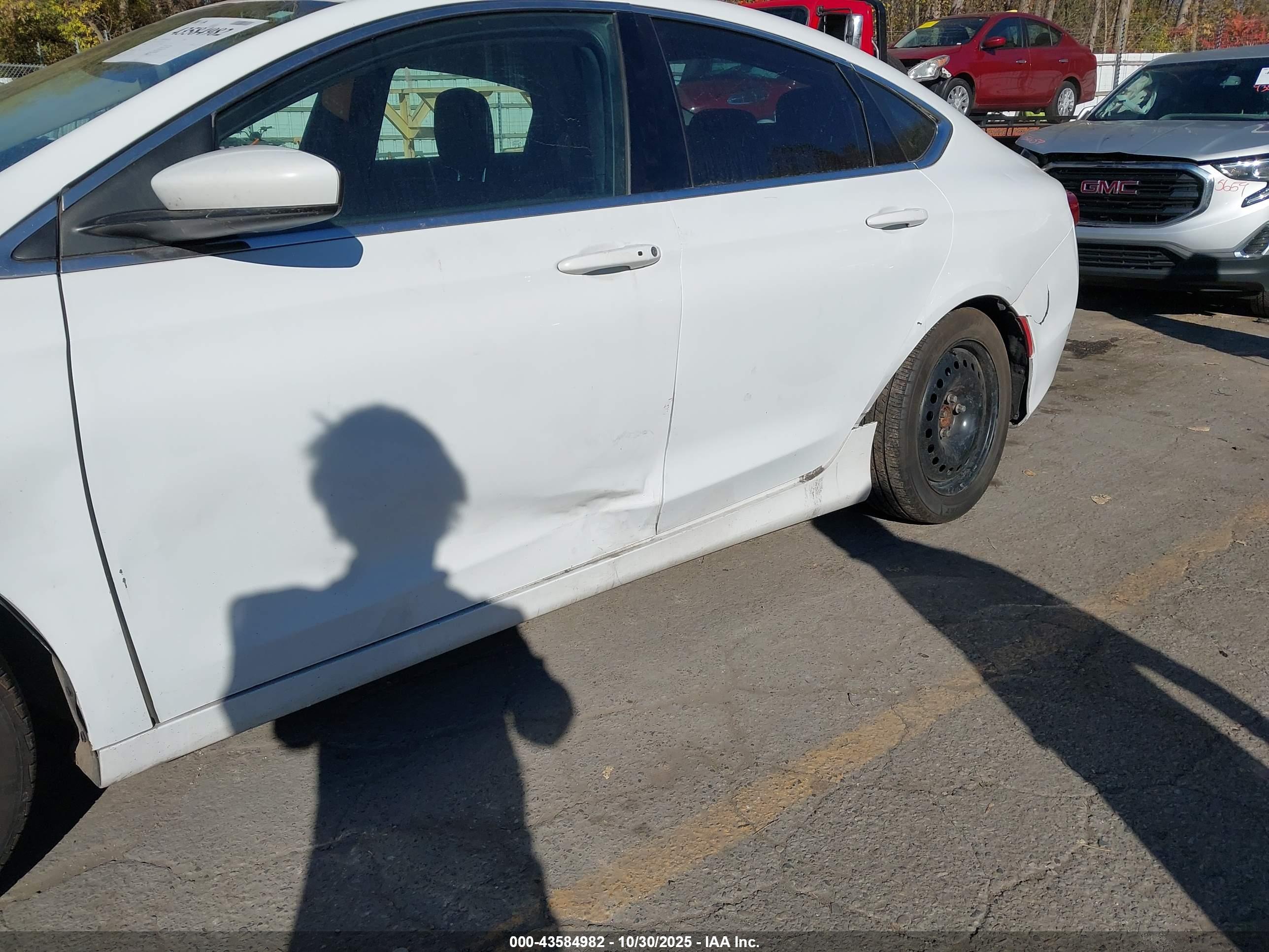 CHRYSLER 200 image 6