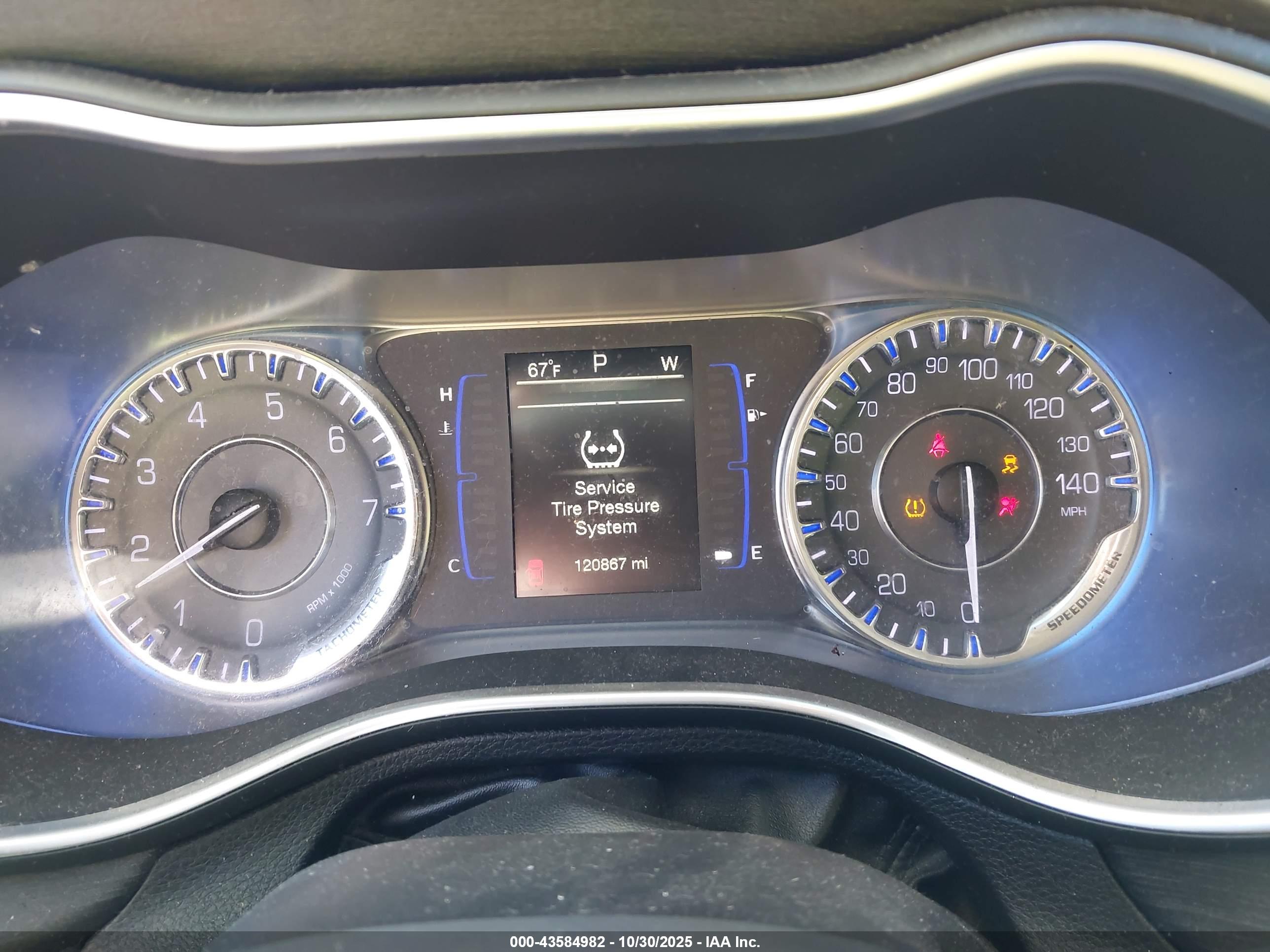 CHRYSLER 200 image 7