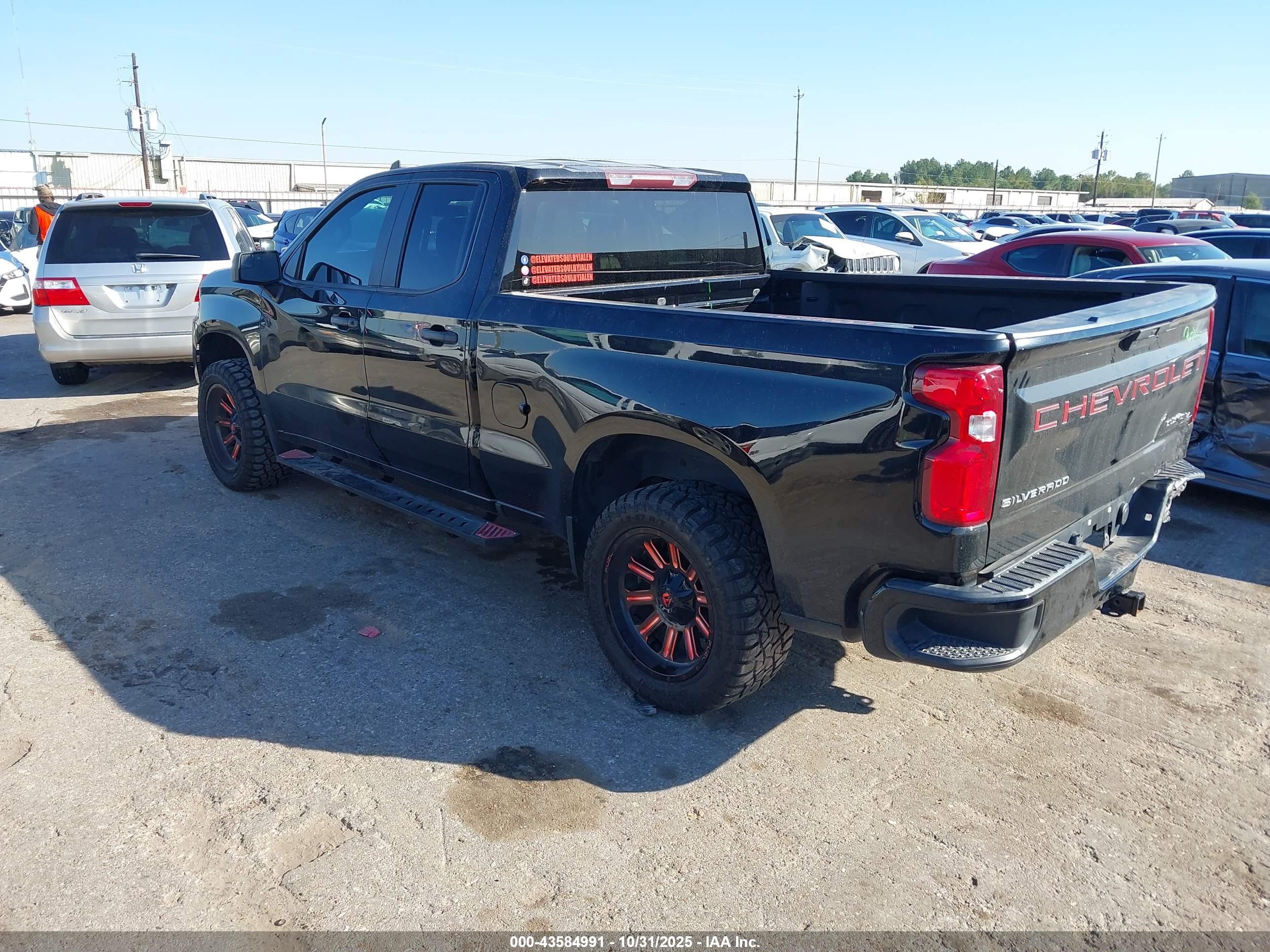 CHEVROLET SILVERADO image 3