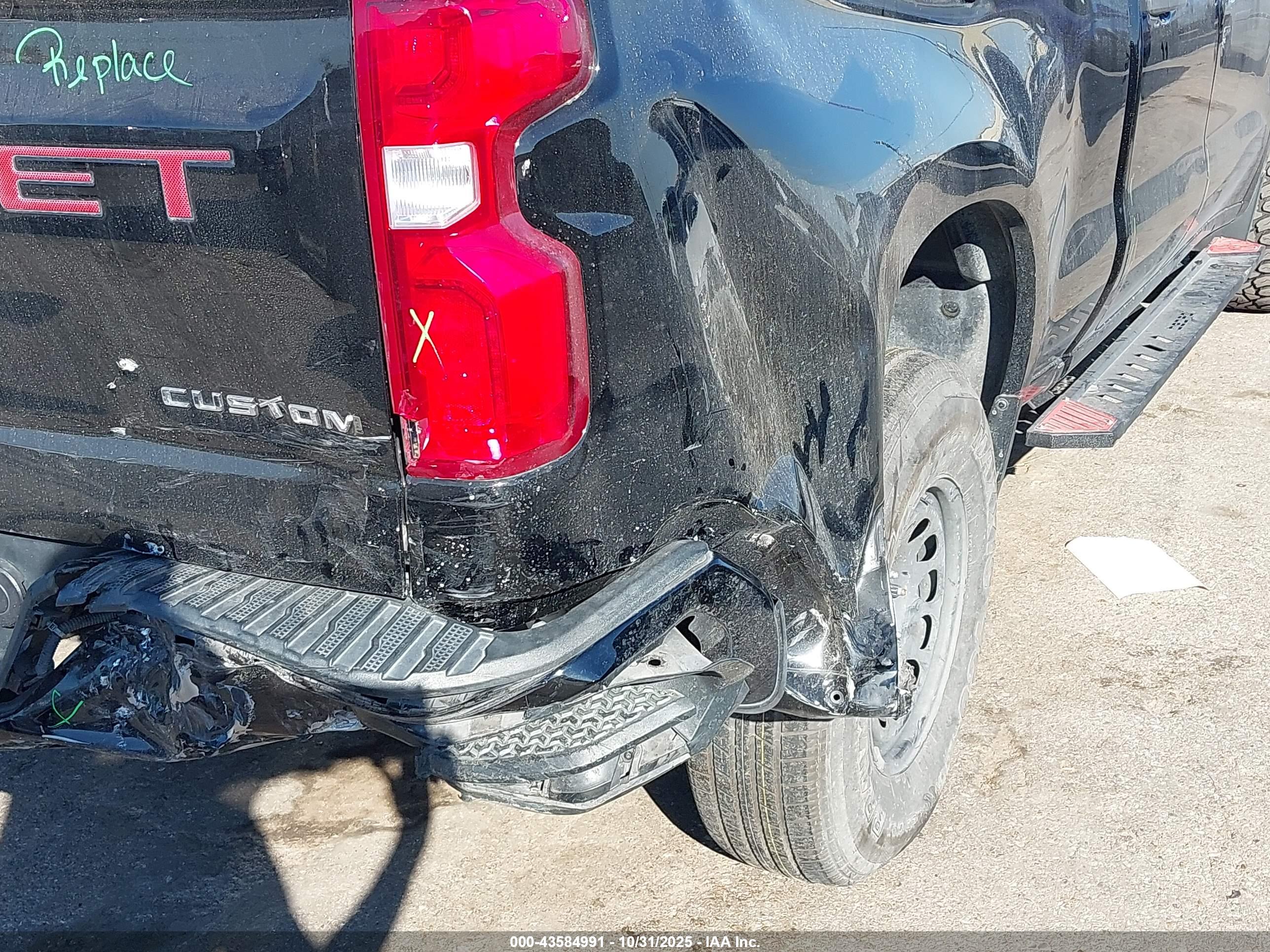 CHEVROLET SILVERADO image 6