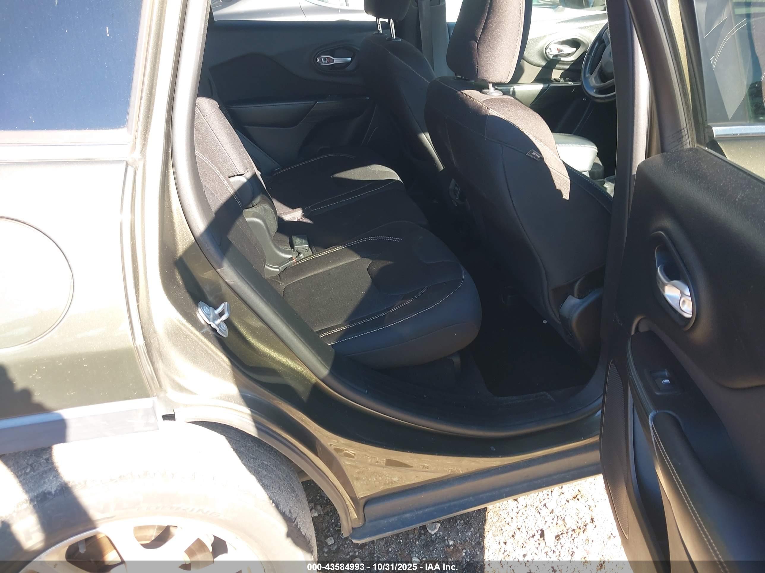 JEEP CHEROKEE image 8
