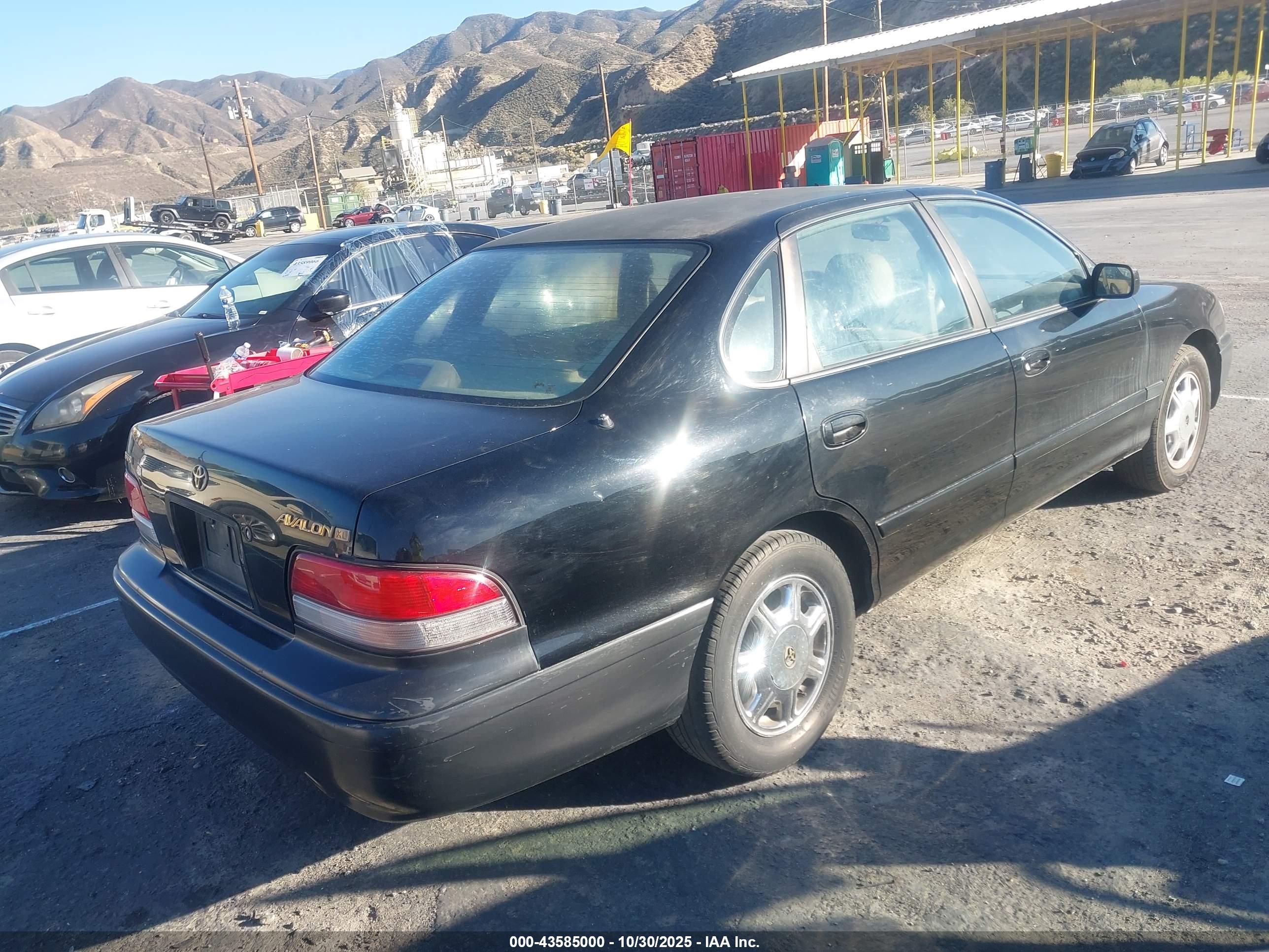TOYOTA AVALON image 4