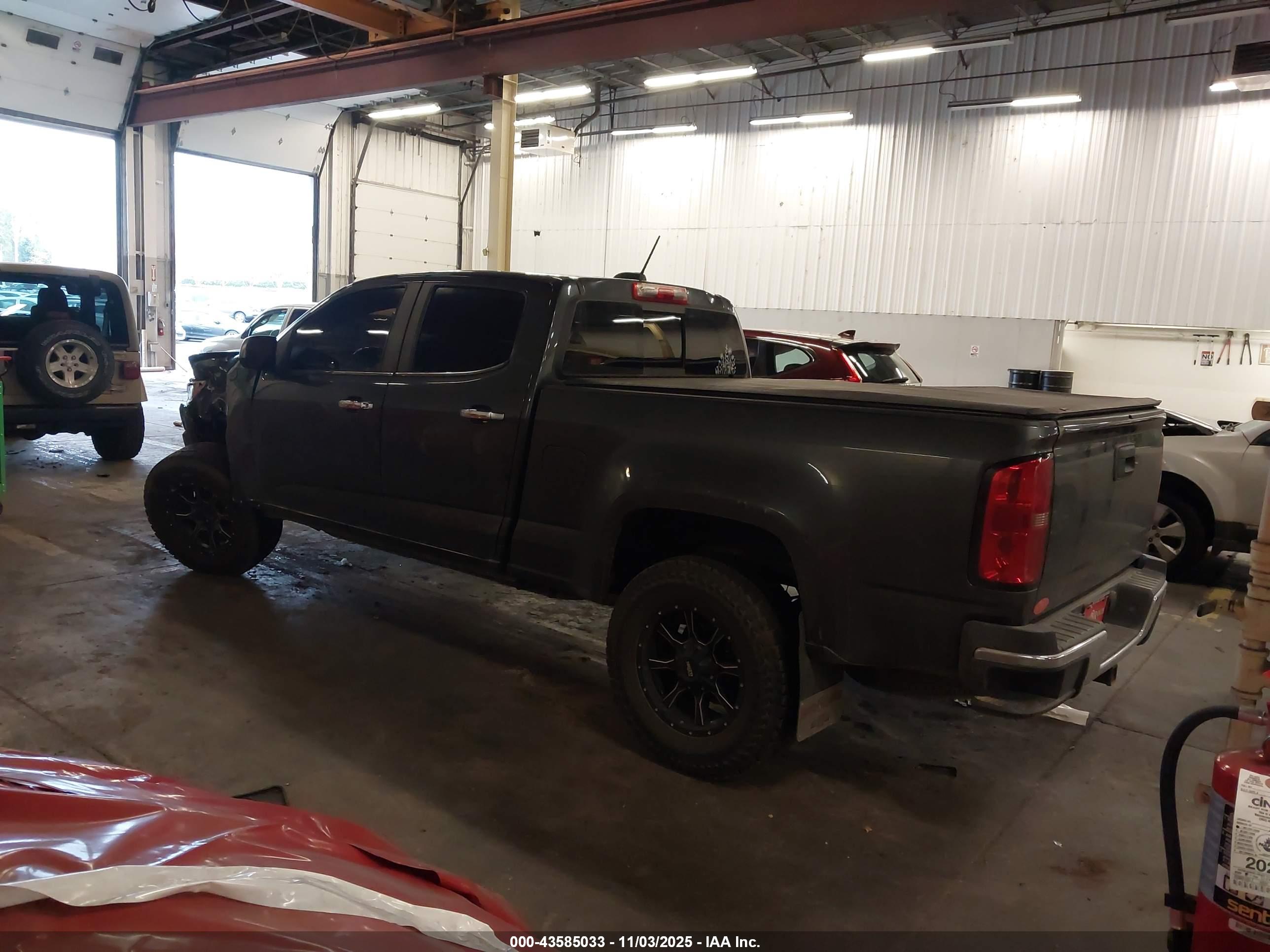 CHEVROLET COLORADO image 3